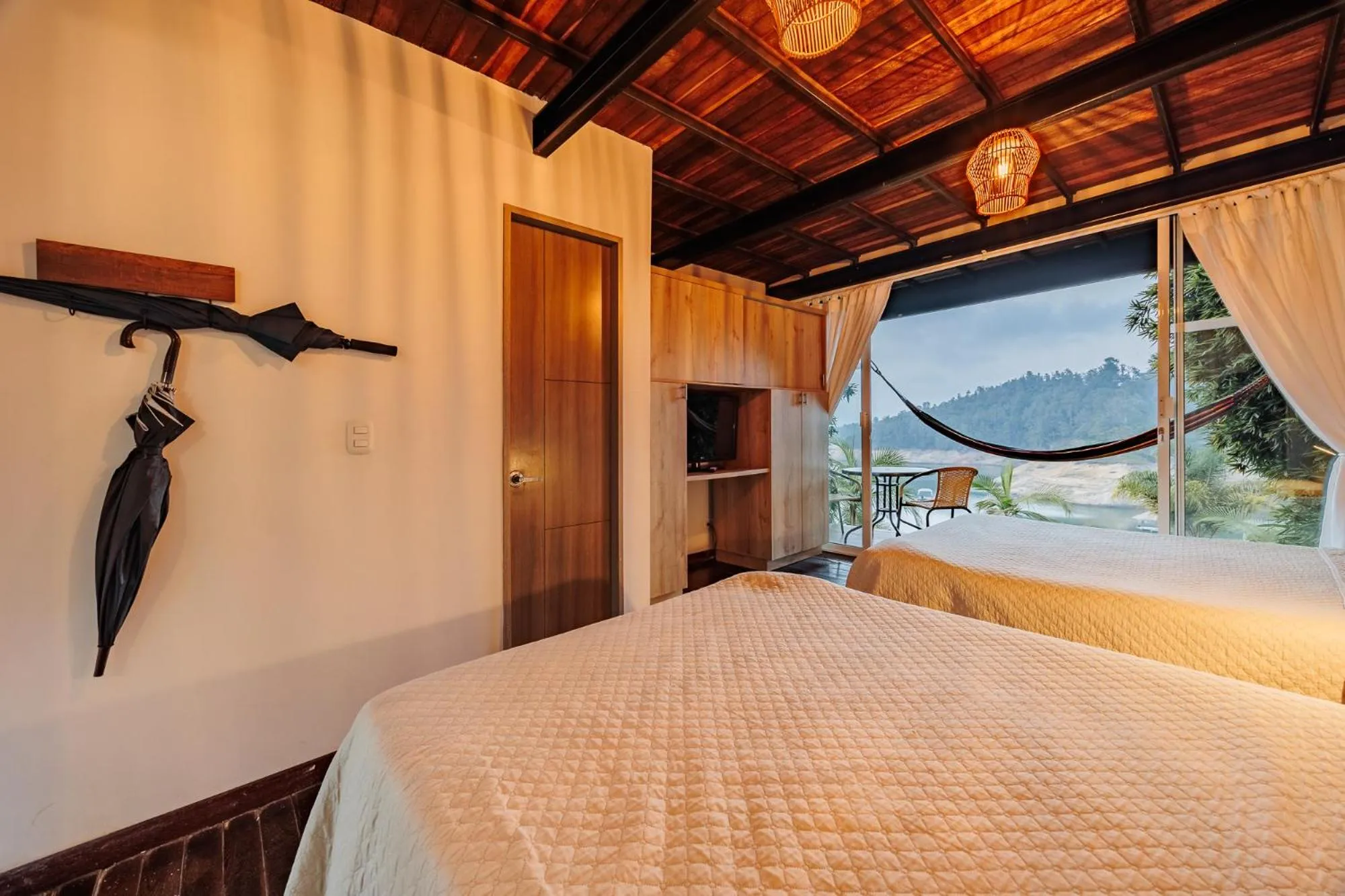 Bed in Pietrasanta hotel campestre frente a la represa del Peñol y Guatape