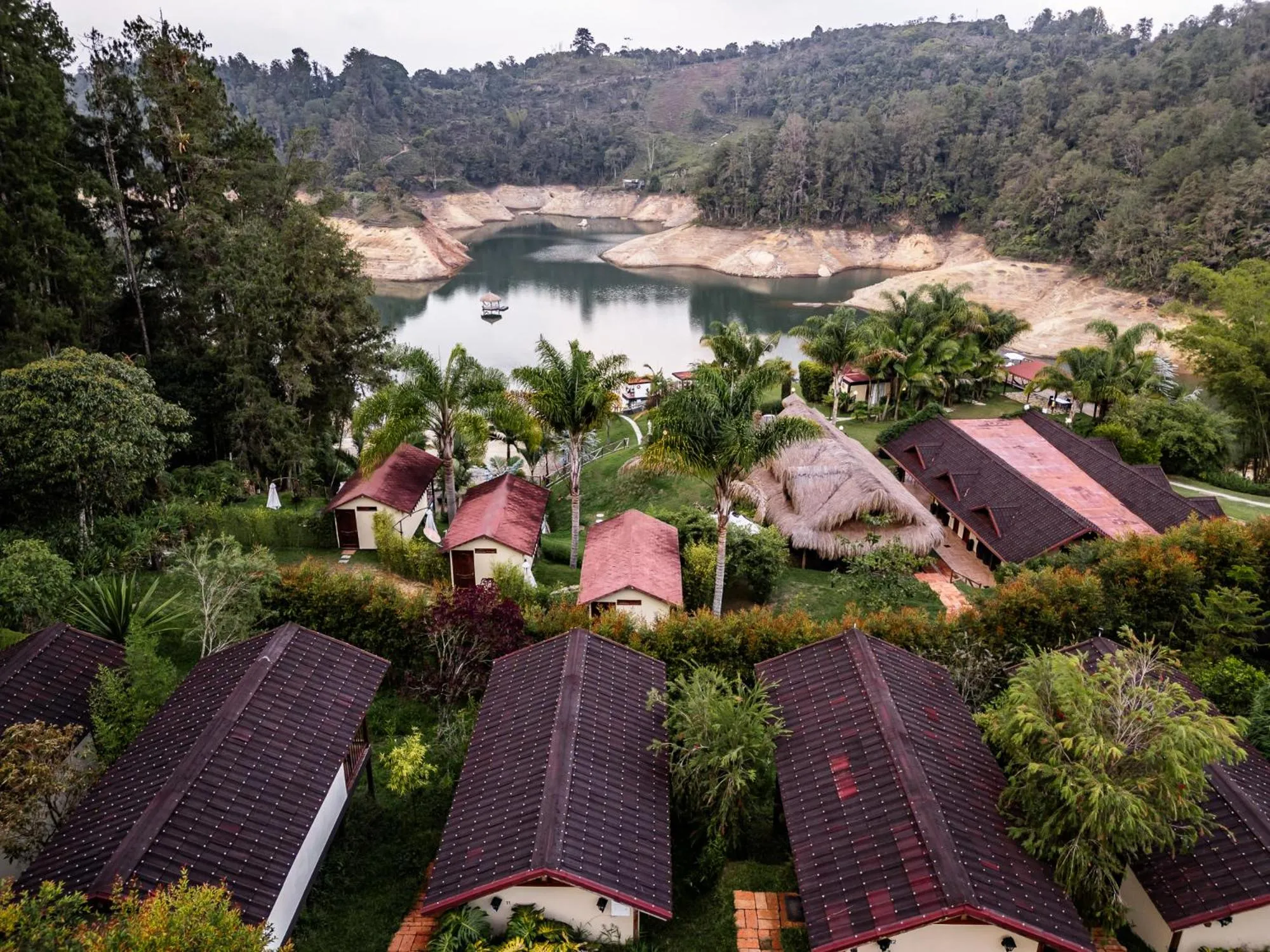 Property building in Pietrasanta hotel campestre frente a la represa del Peñol y Guatape