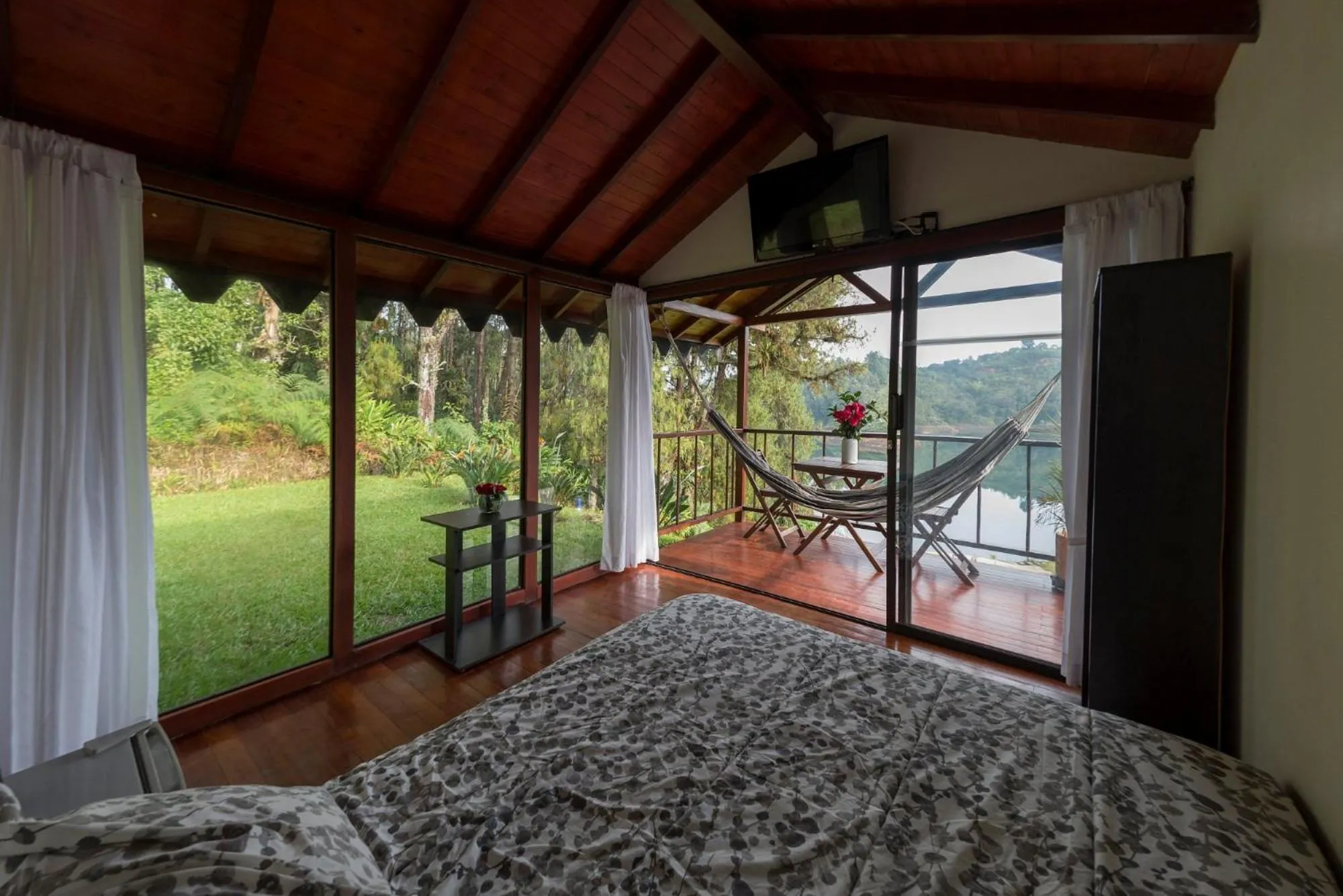 Balcony/Terrace, Bed in Pietrasanta hotel campestre frente a la represa del Peñol y Guatape