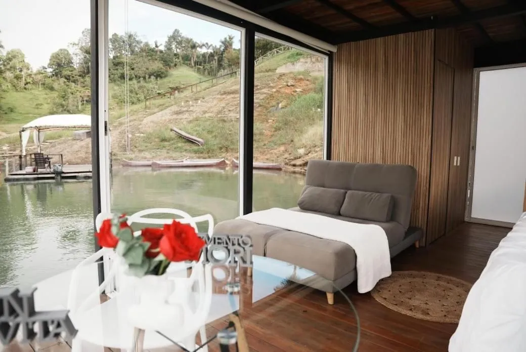 Bed in Pietrasanta hotel campestre frente a la represa del Peñol y Guatape