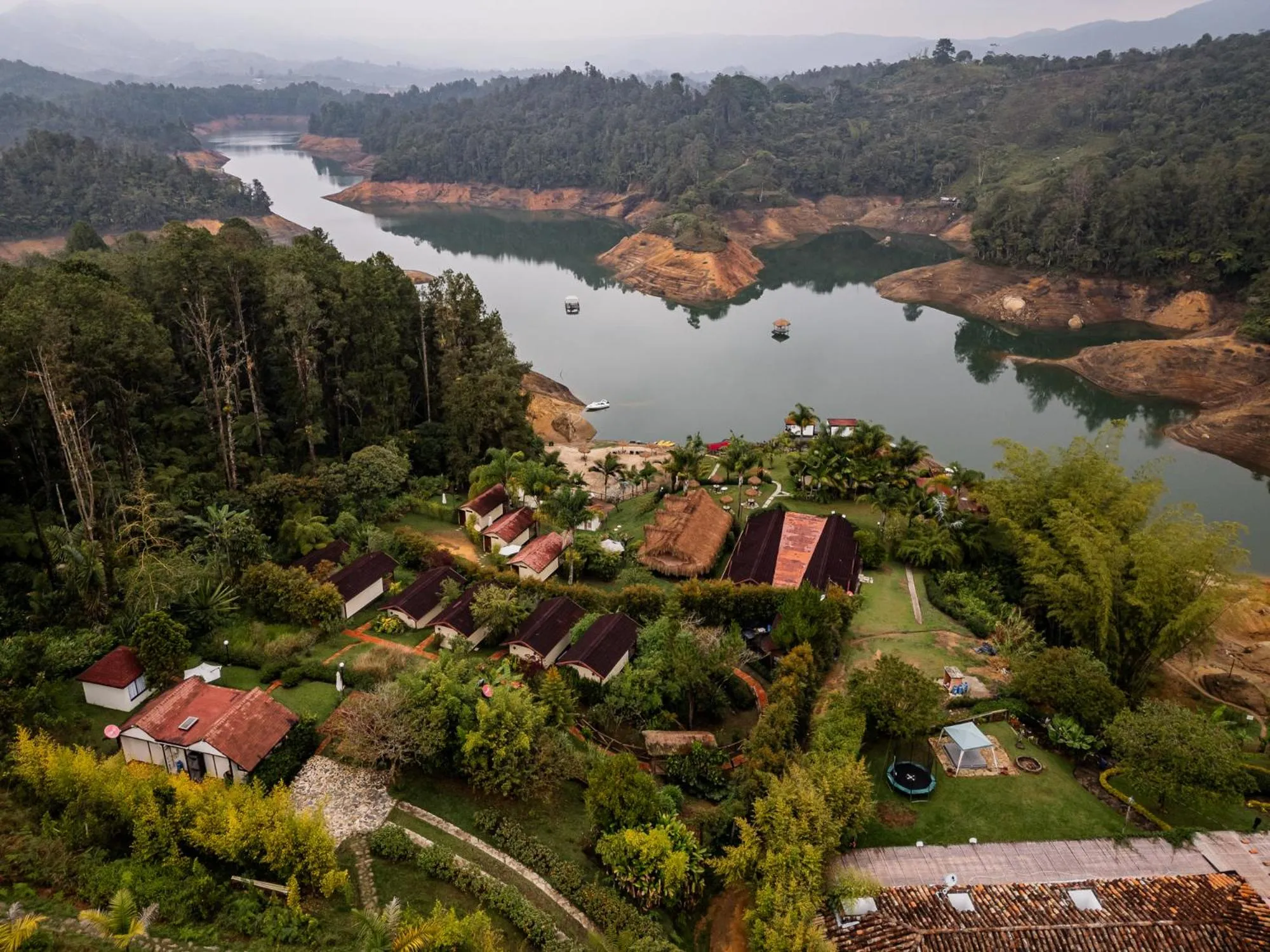 Property building in Pietrasanta hotel campestre frente a la represa del Peñol y Guatape