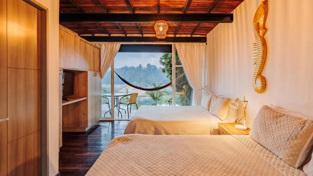 Bed in Pietrasanta hotel campestre frente a la represa del Peñol y Guatape