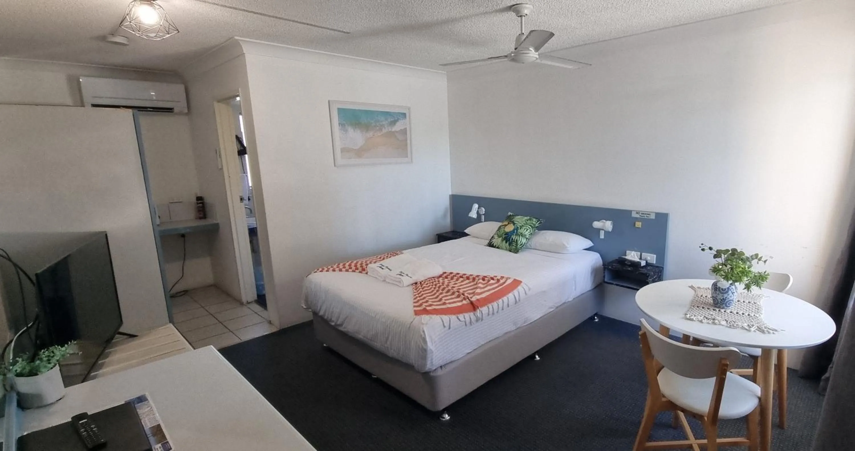 Bed in Ocean Parade Motel