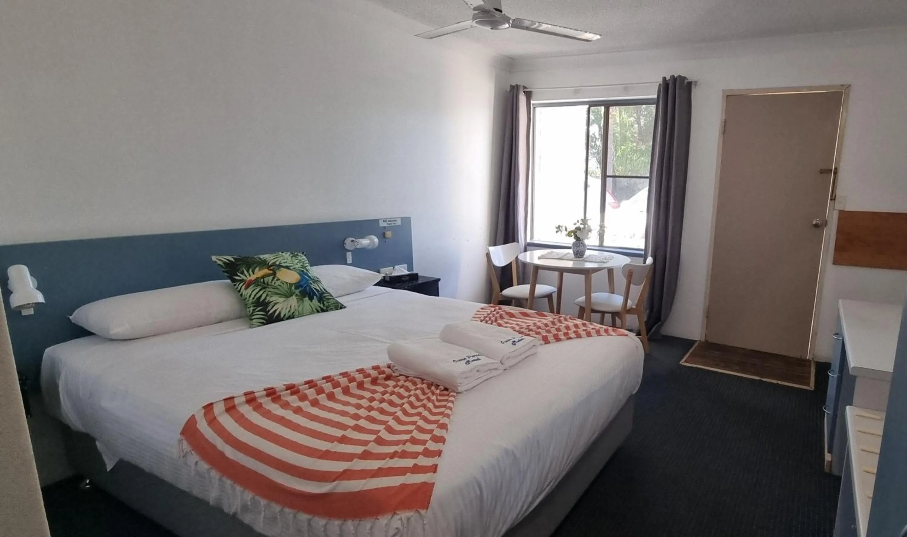 Photo of the whole room, Bed in Ocean Parade Motel