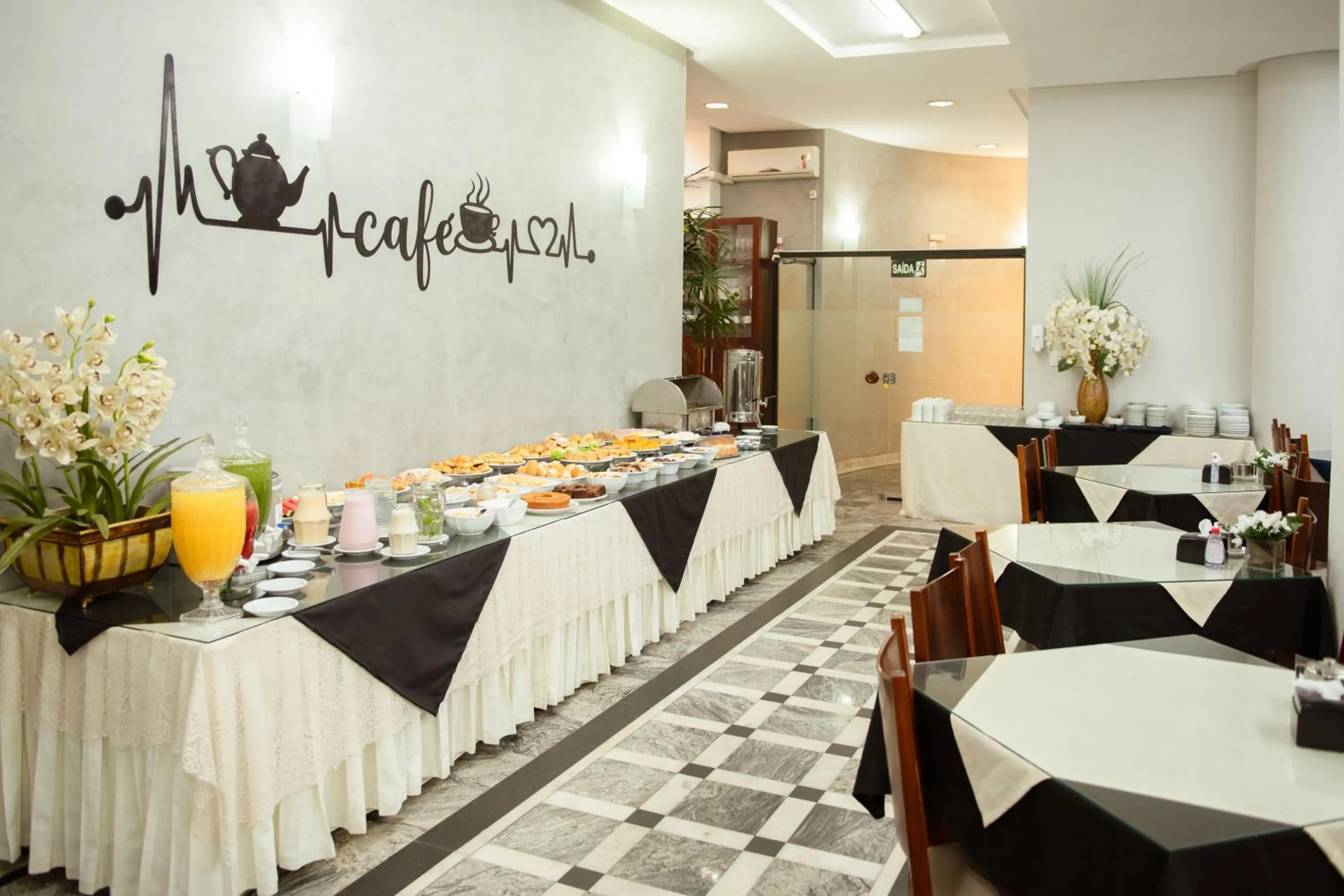 Breakfast in River Palace Hotel