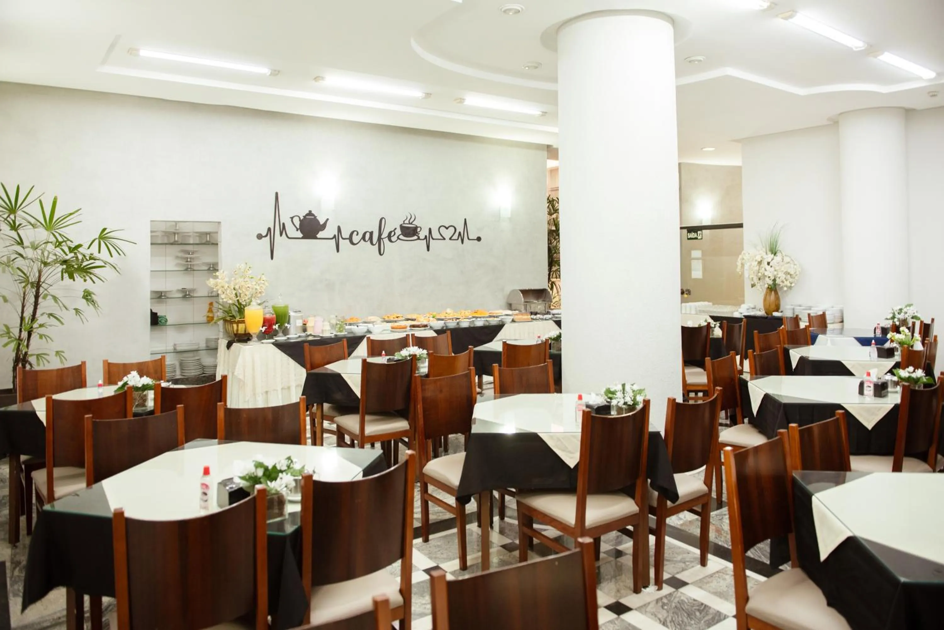 Breakfast in River Palace Hotel