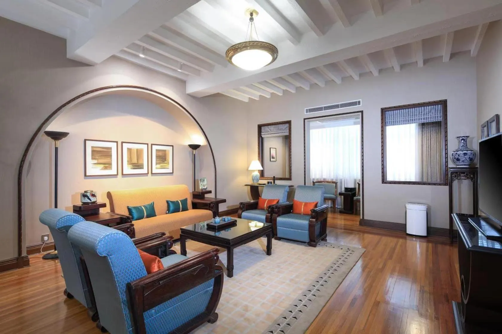 Living room in Jin Jiang Hotel Shanghai - historical hotel in the city-center of Huaihai shopping area and convenient access to metro lines
