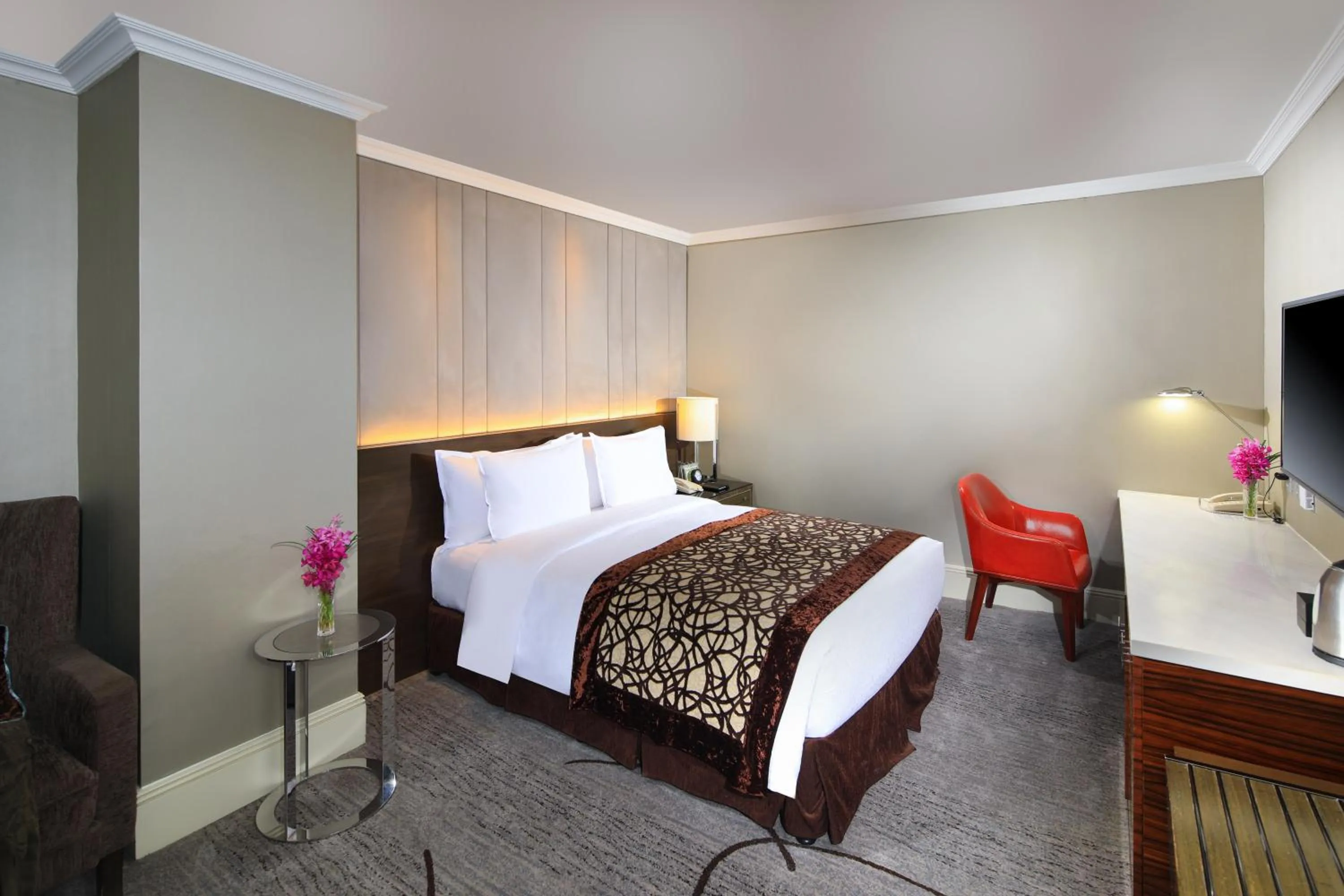 Photo of the whole room, Bed in Jin Jiang Hotel Shanghai - historical hotel in the city-center of Huaihai shopping area and convenient access to metro lines