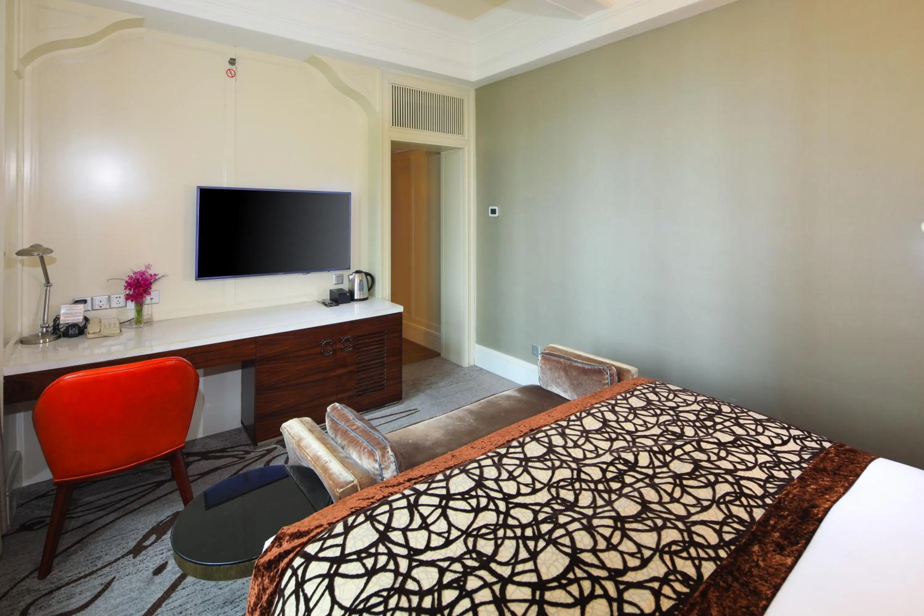 Photo of the whole room, Bed in Jin Jiang Hotel Shanghai - historical hotel in the city-center of Huaihai shopping area and convenient access to metro lines