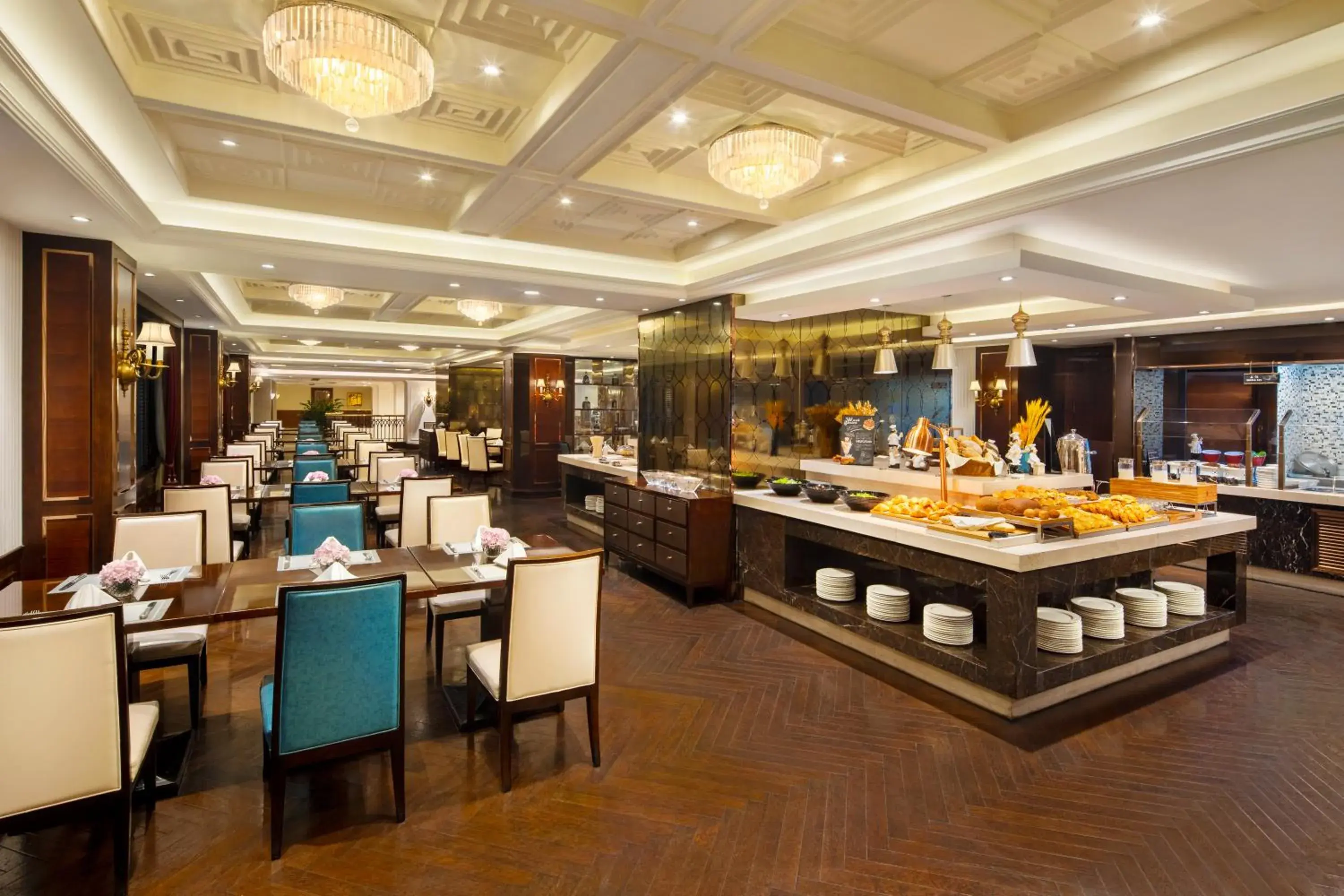 Restaurant/places to eat in Jin Jiang Hotel Shanghai - historical hotel in the city-center of Huaihai shopping area and convenient access to metro lines Restaurant/places to eat in Jin Jiang Hotel Shanghai - historical hotel in the city-center of Huaihai shopping area and convenient access to metro lines