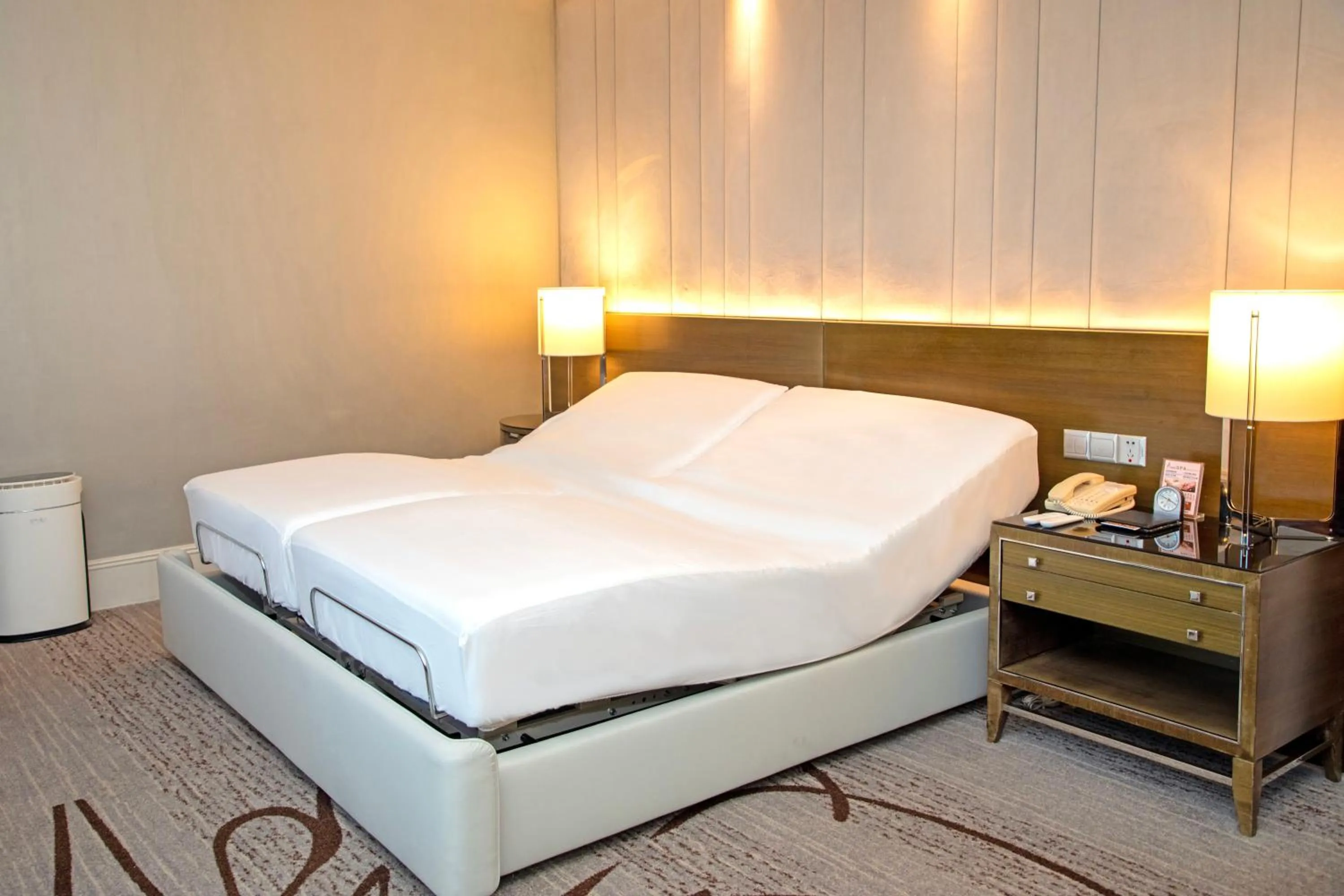 Photo of the whole room, Bed in Jin Jiang Hotel Shanghai - historical hotel in the city-center of Huaihai shopping area and convenient access to metro lines