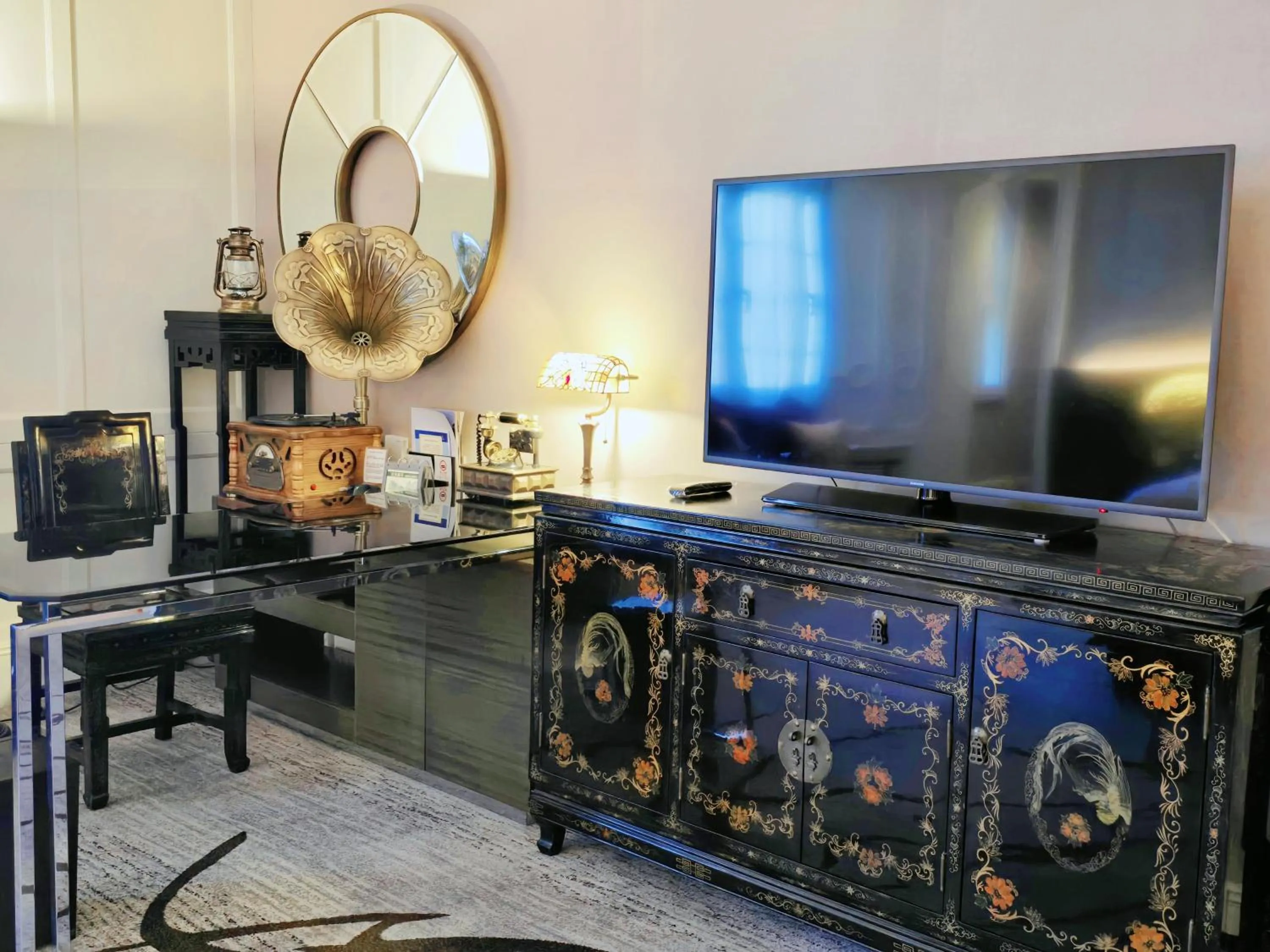 furniture in Jin Jiang Hotel Shanghai - historical hotel in the city-center of Huaihai shopping area and convenient access to metro lines