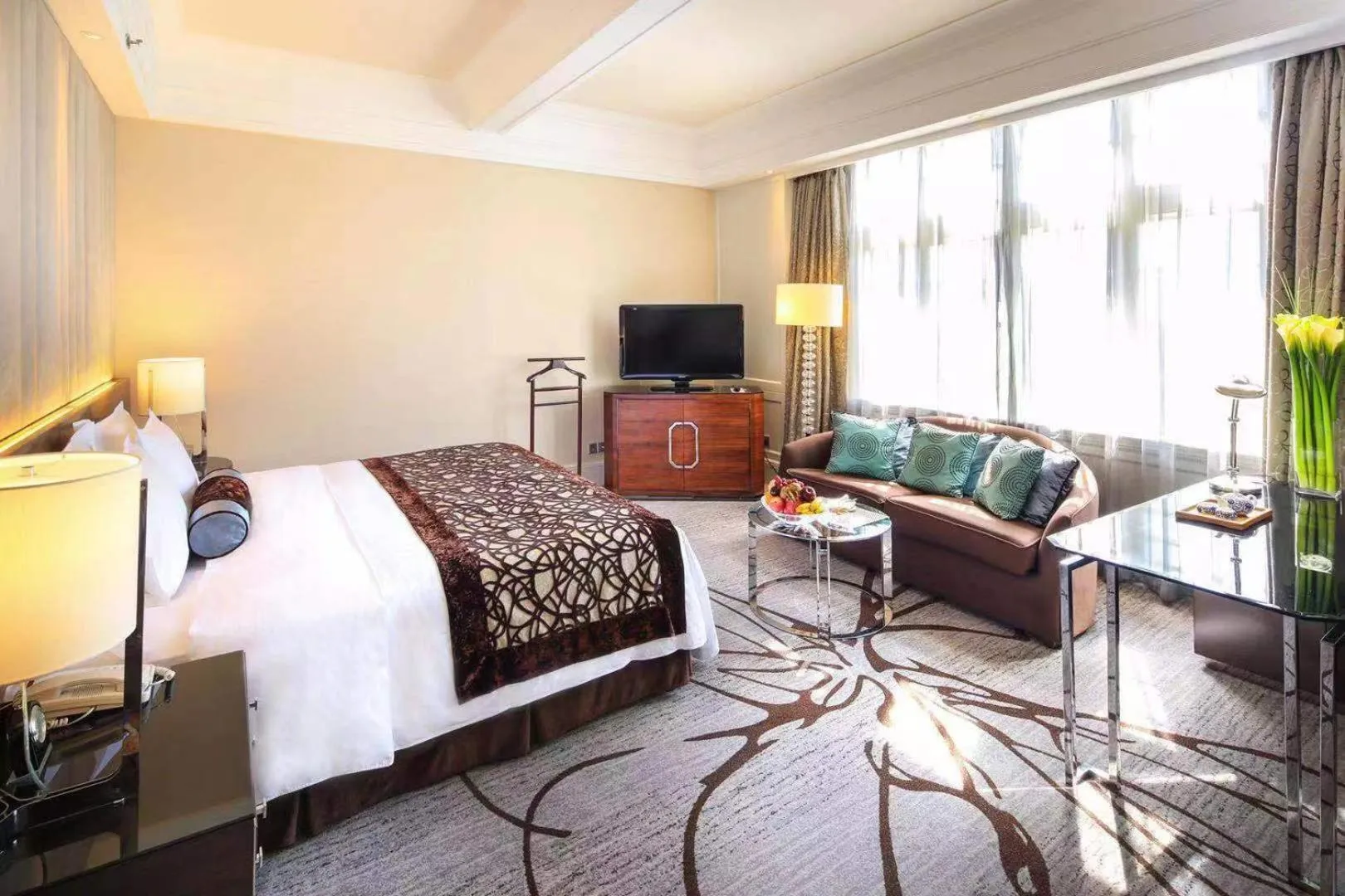 Bedroom, Bed in Jin Jiang Hotel Shanghai - historical hotel in the city-center of Huaihai shopping area and convenient access to metro lines