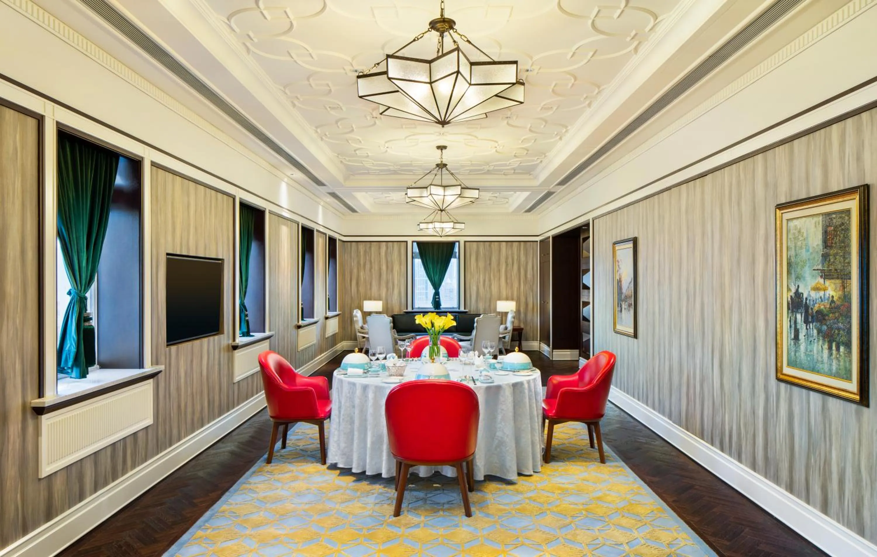 Restaurant/places to eat in Jin Jiang Hotel Shanghai - historical hotel in the city-center of Huaihai shopping area and convenient access to metro lines