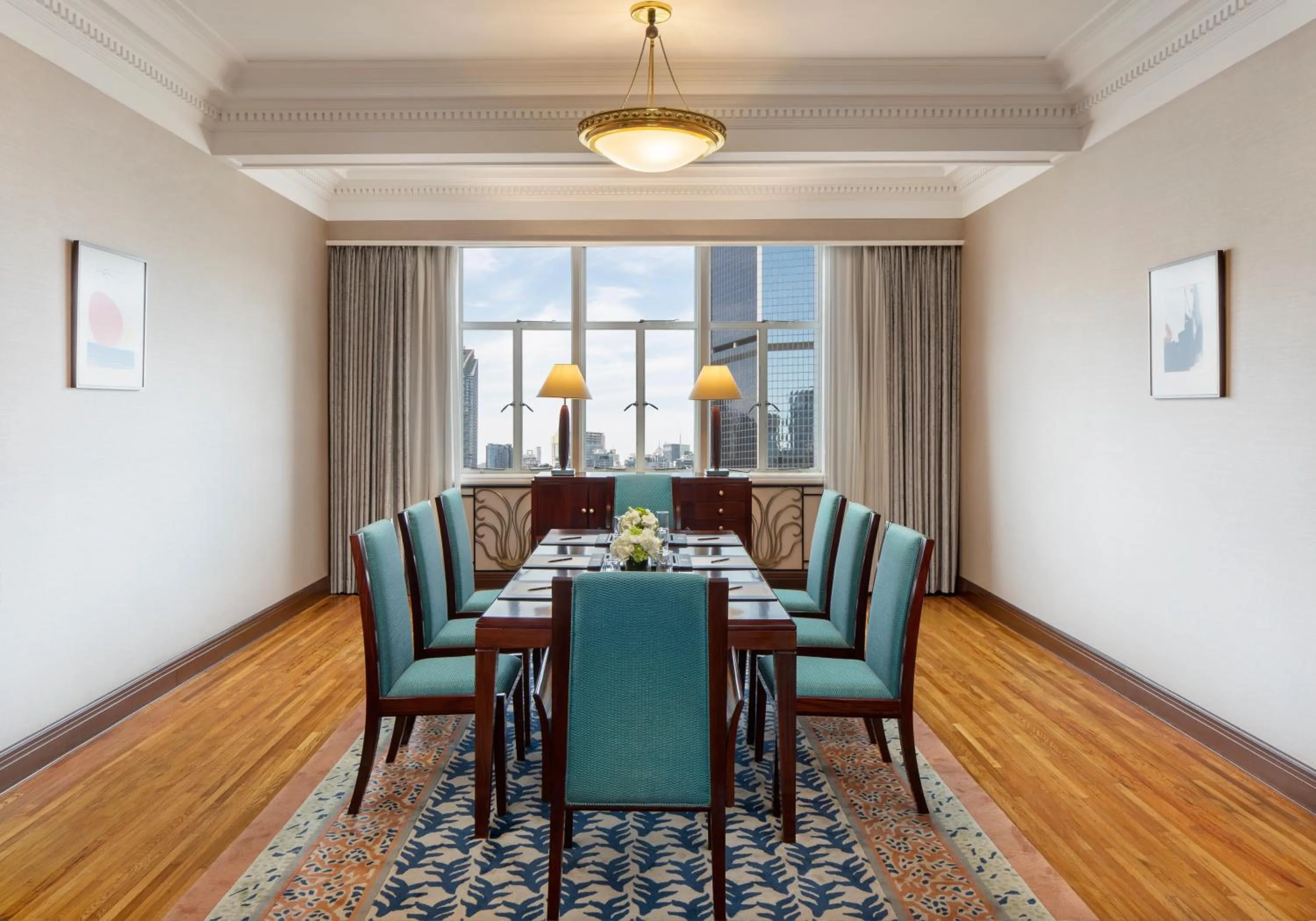 Living room in Jin Jiang Hotel Shanghai - historical hotel in the city-center of Huaihai shopping area and convenient access to metro lines