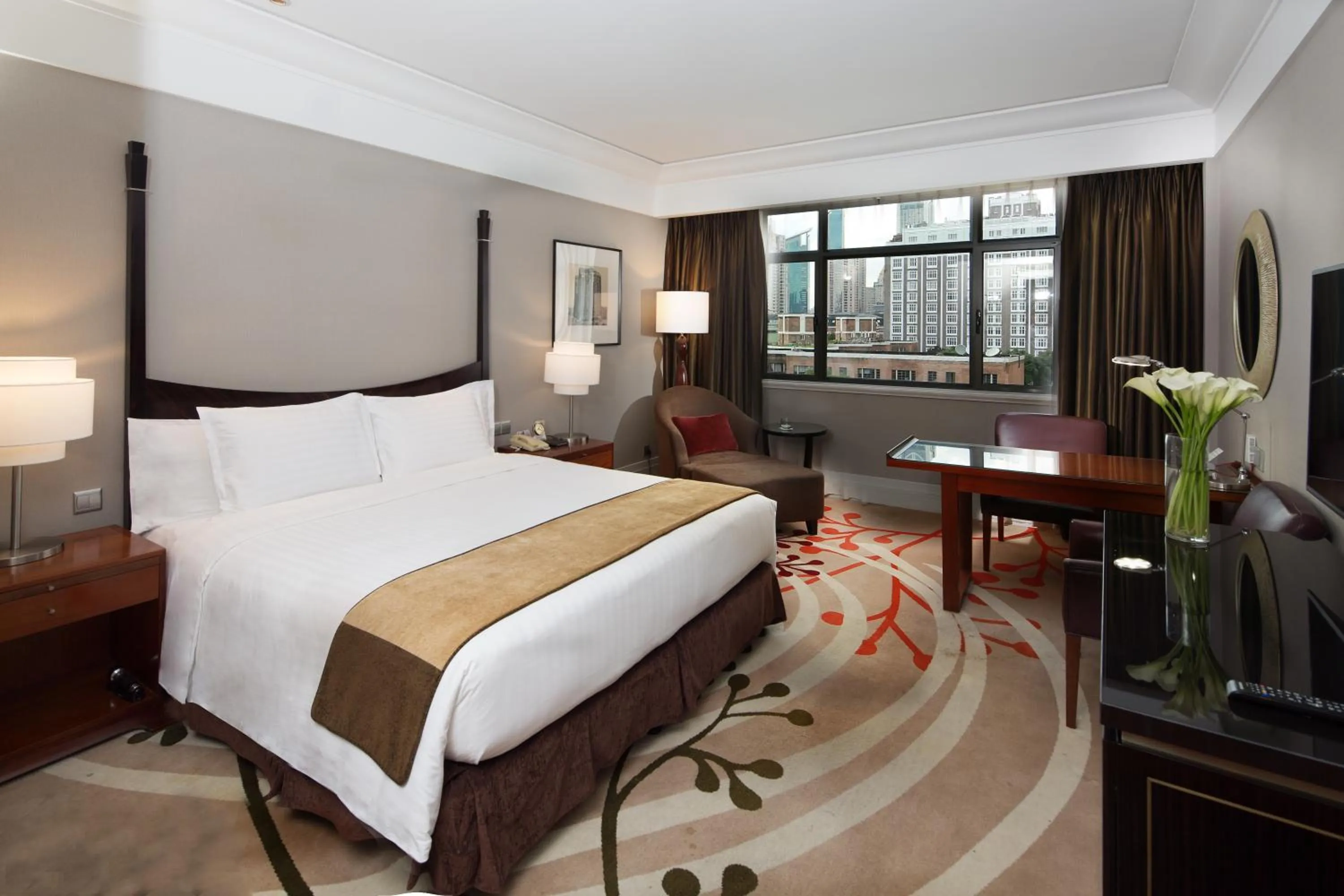 Bedroom, Bed in Jin Jiang Hotel Shanghai - historical hotel in the city-center of Huaihai shopping area and convenient access to metro lines