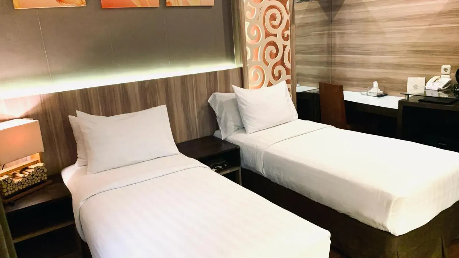 Bed in Oxville Hotel Bed in Oxville Hotel