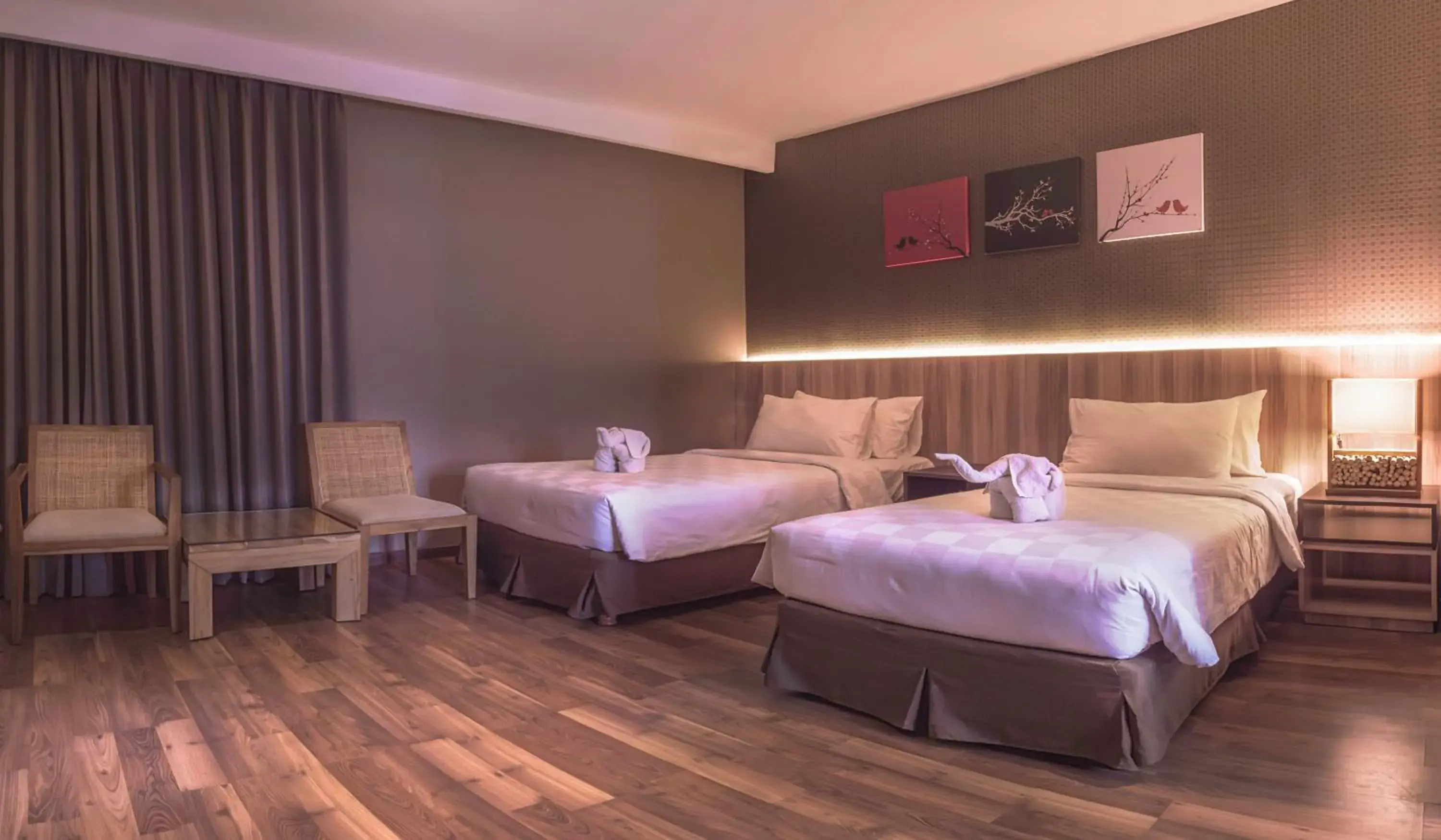 Photo of the whole room, Bed in Oxville Hotel Photo of the whole room, Bed in Oxville Hotel