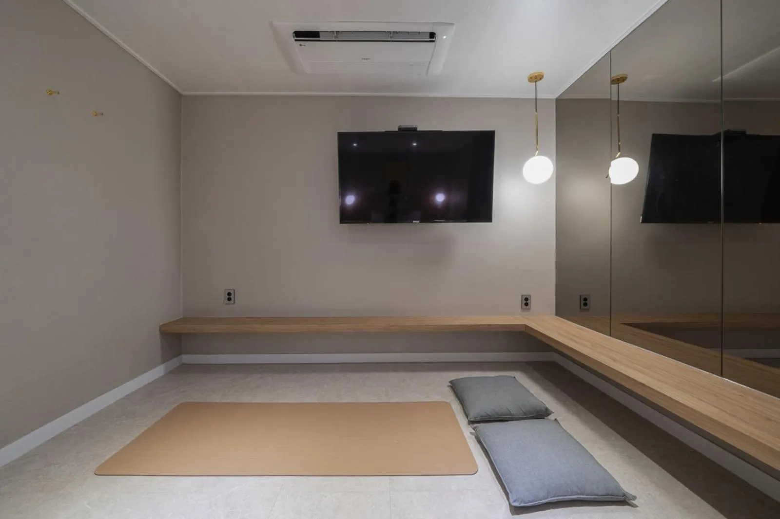 Bed in Goyo37 Hotel Osan by Aank