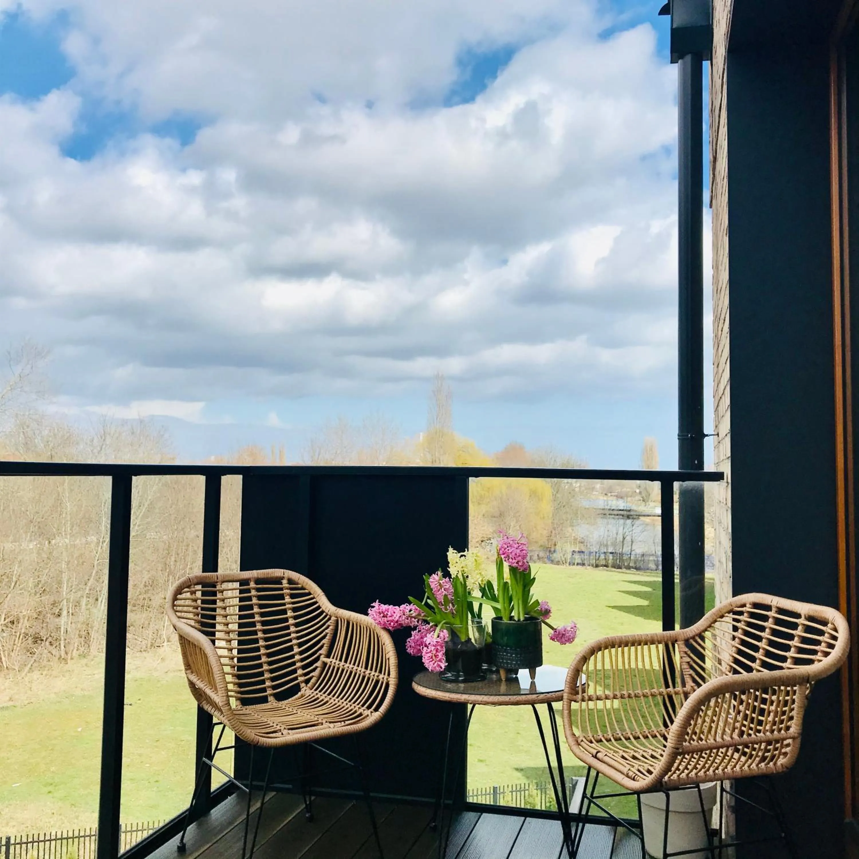 Baltic Riviera Apartments - Garden Sanctuary Retreat