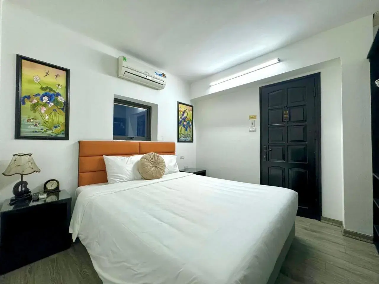 Standard Double with bathroom outside in Hanoi Elpis Hotel Standard Double with bathroom outside in Hanoi Elpis Hotel