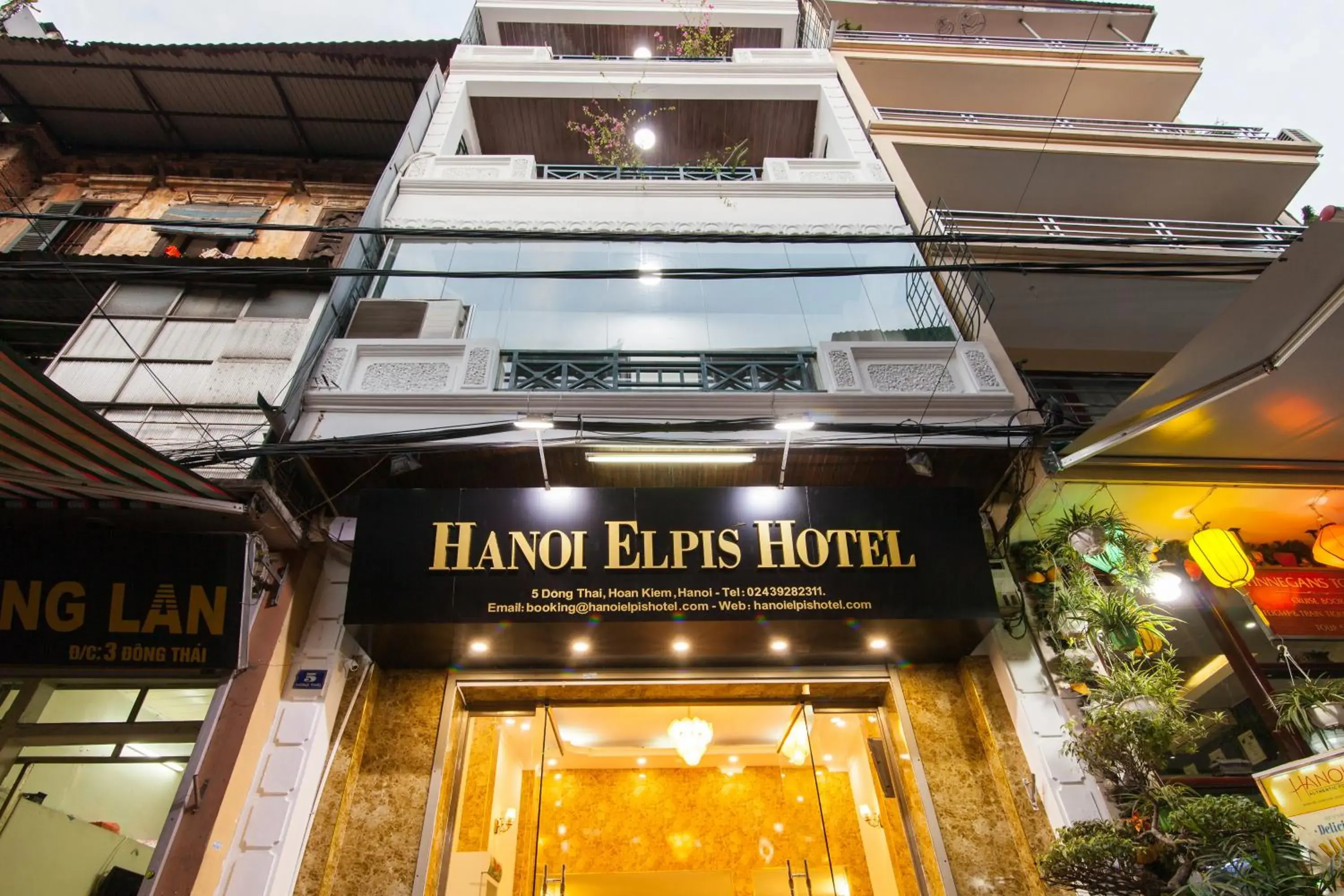 Property building in Hanoi Elpis Hotel Property building in Hanoi Elpis Hotel
