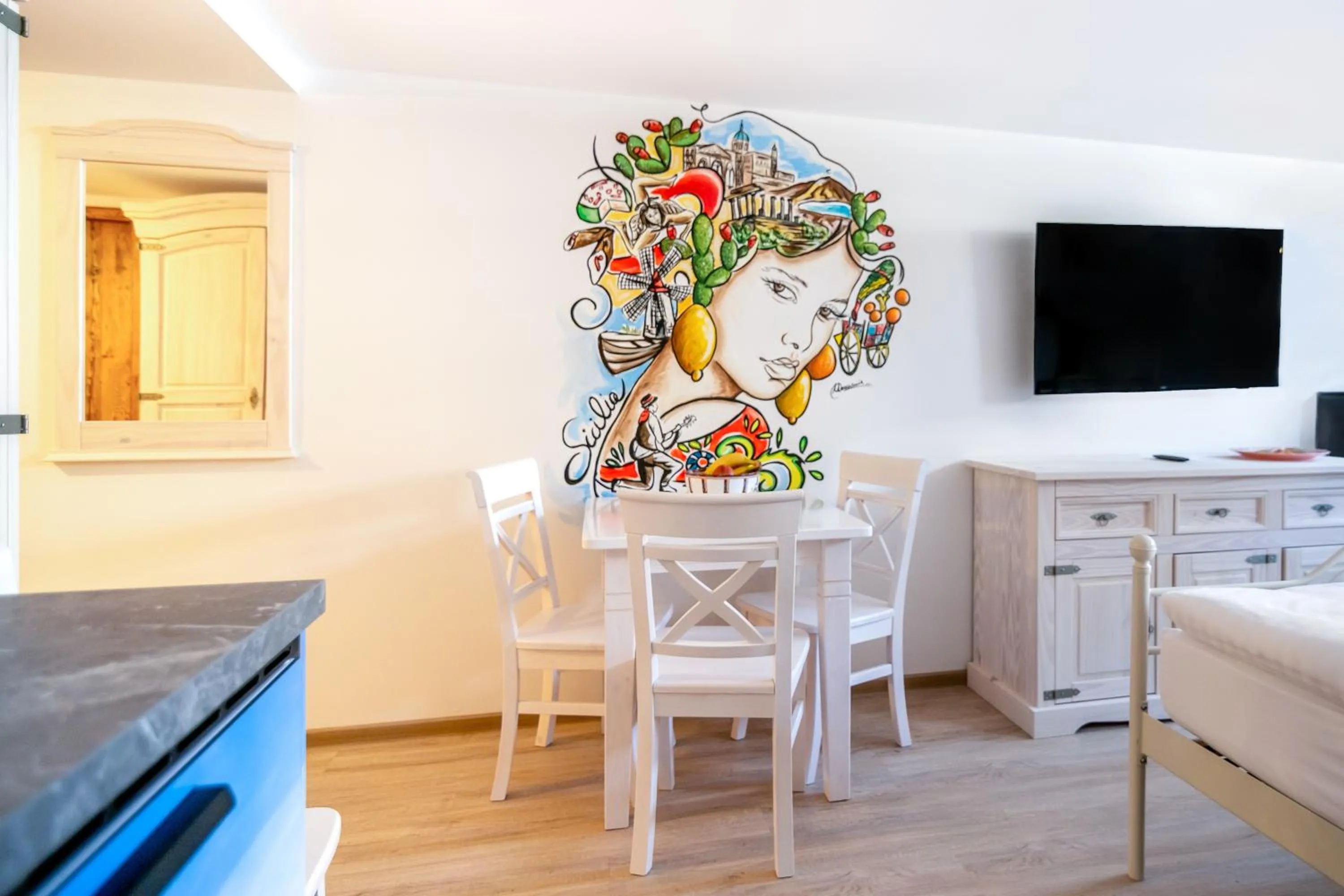 TV and multimedia in H+M Boarding Houses