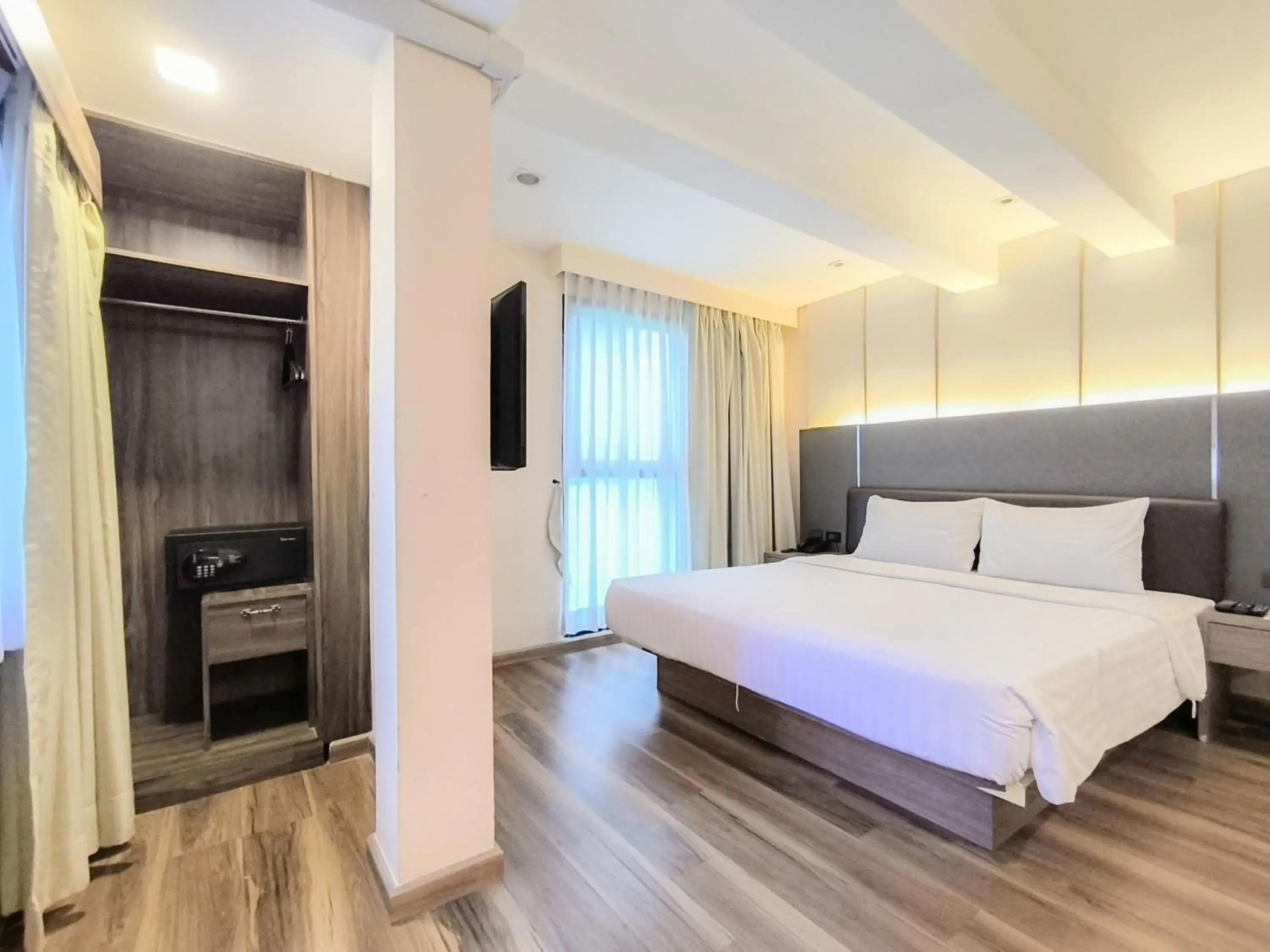 Executive Suite in Citin Sukhumvit 11 Nana Bangkok by Compass Hospitality Executive Suite in Citin Sukhumvit 11 Nana Bangkok by Compass Hospitality