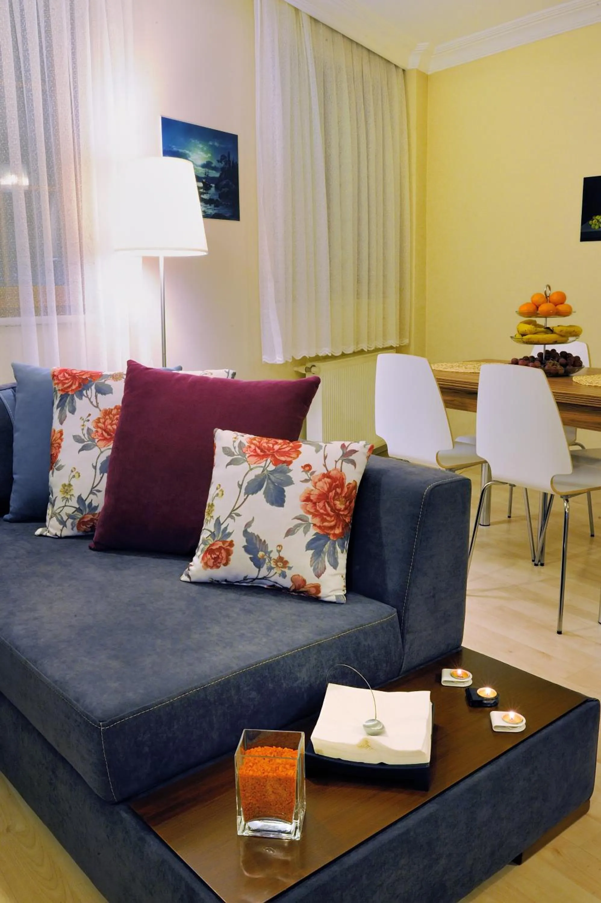 Seating area in Apart Point