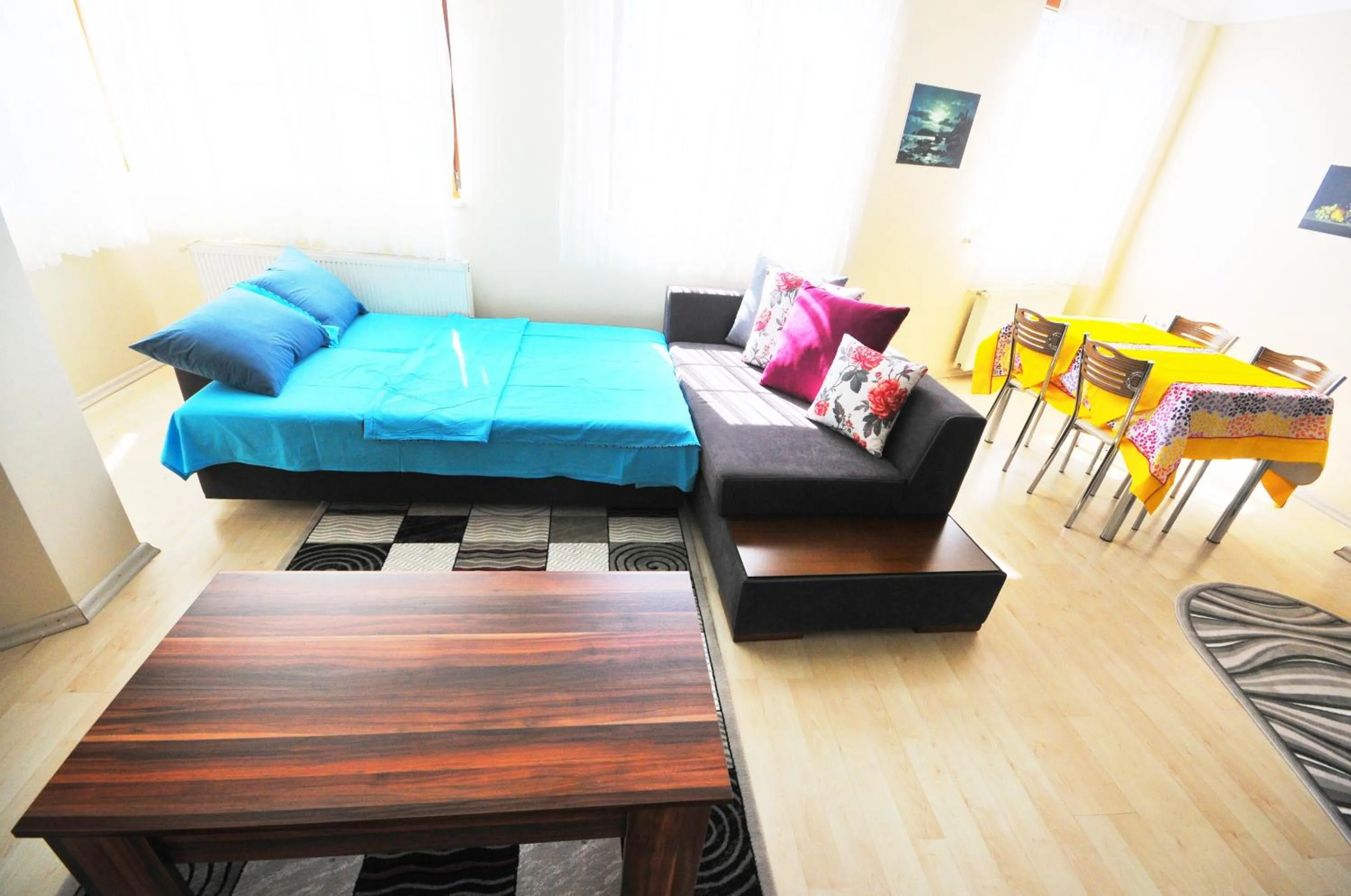 Photo of the whole room in Apart Point