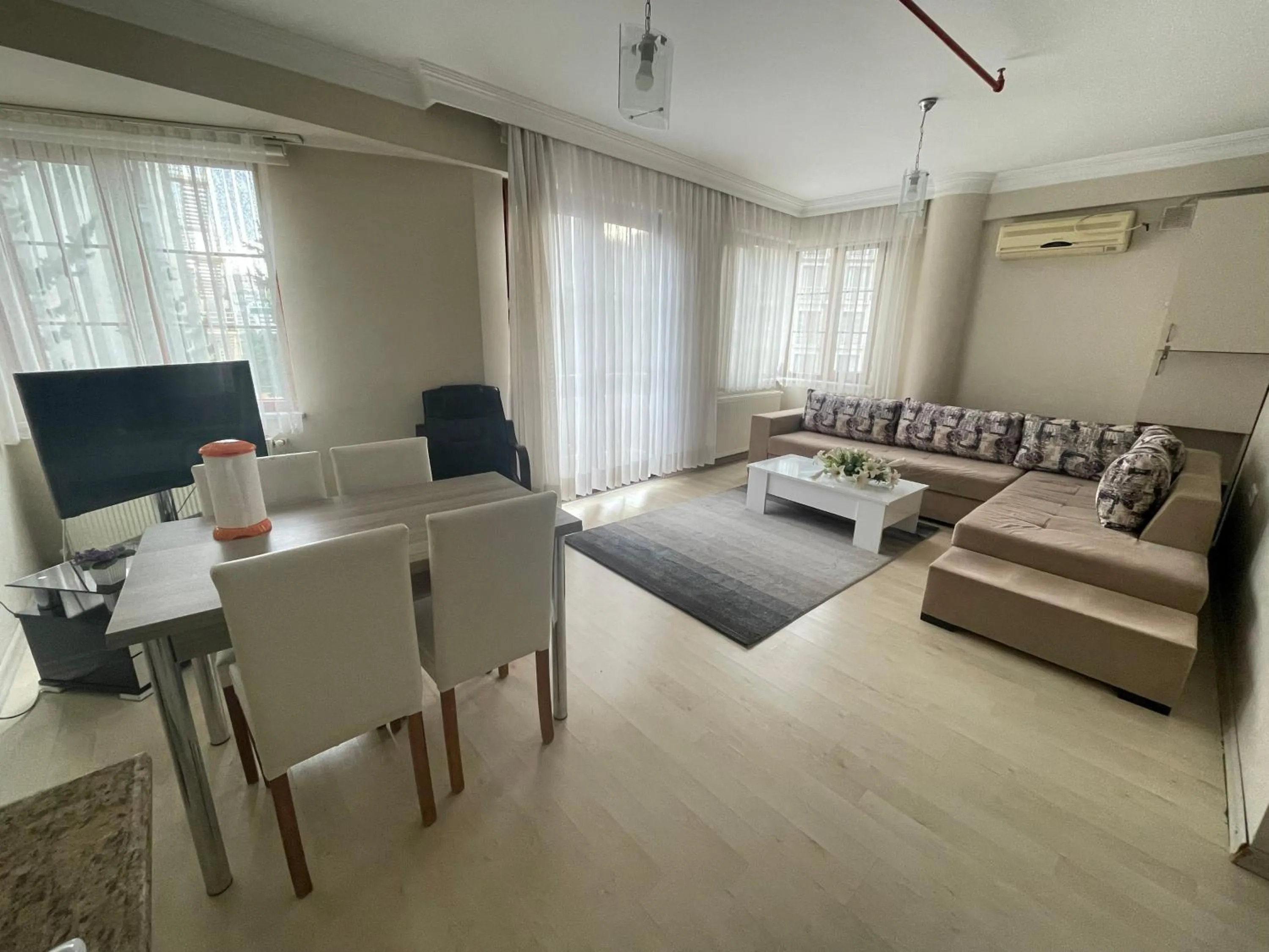 Communal lounge/ TV room in Apart Point