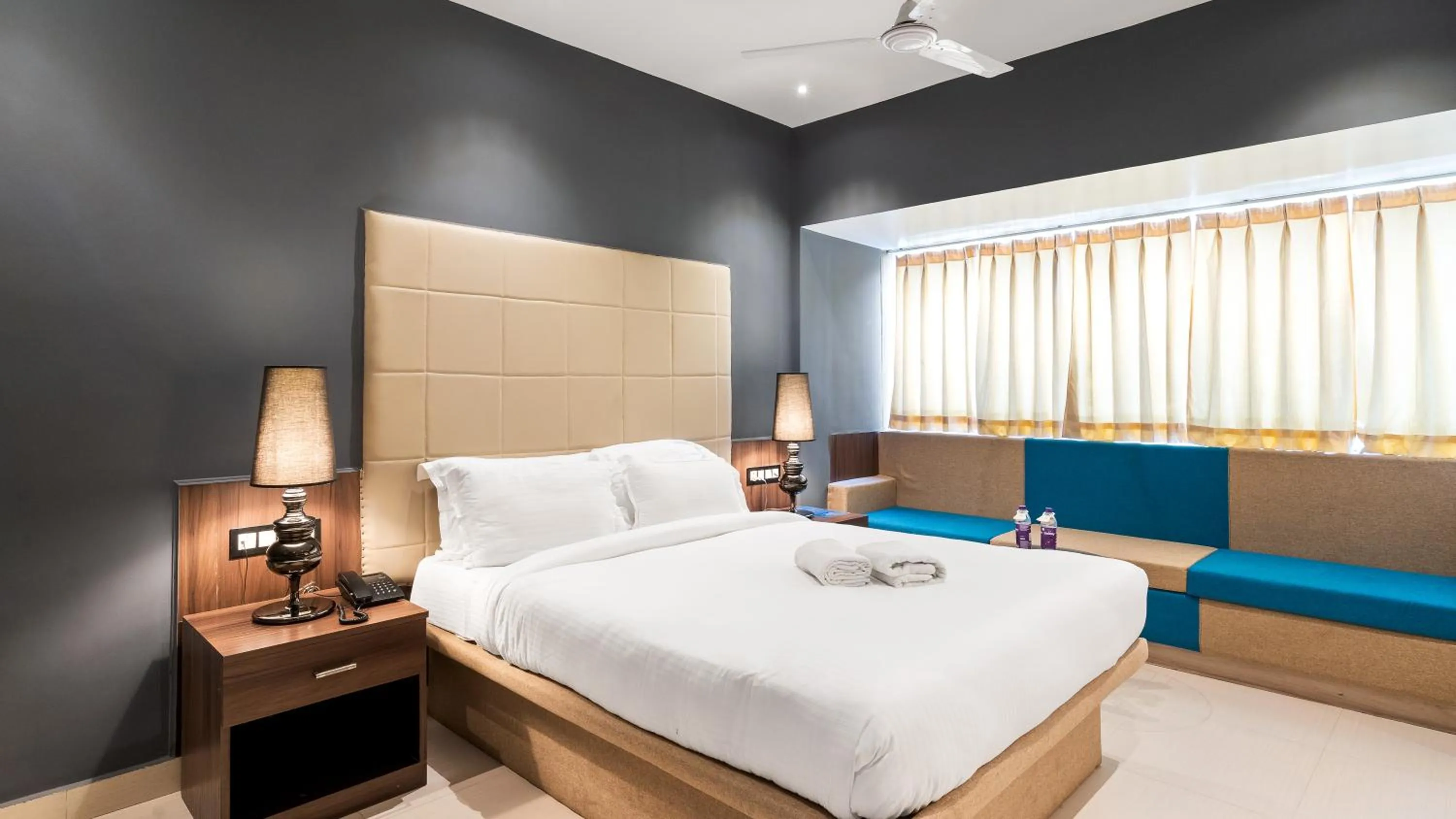 Seating area, Bed in Niranjana Hotel Bodhgaya