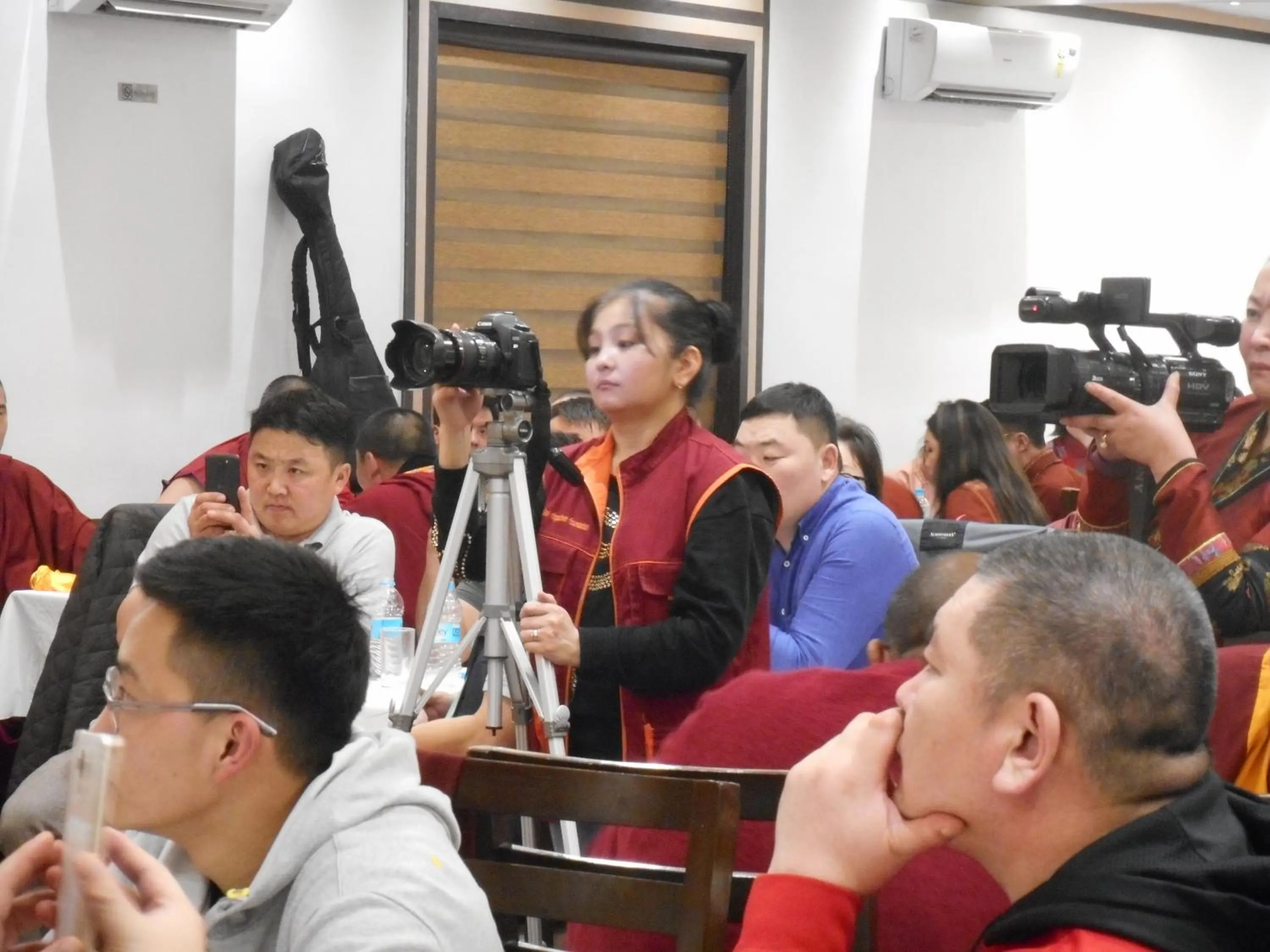 Restaurant/places to eat in Niranjana Hotel Bodhgaya