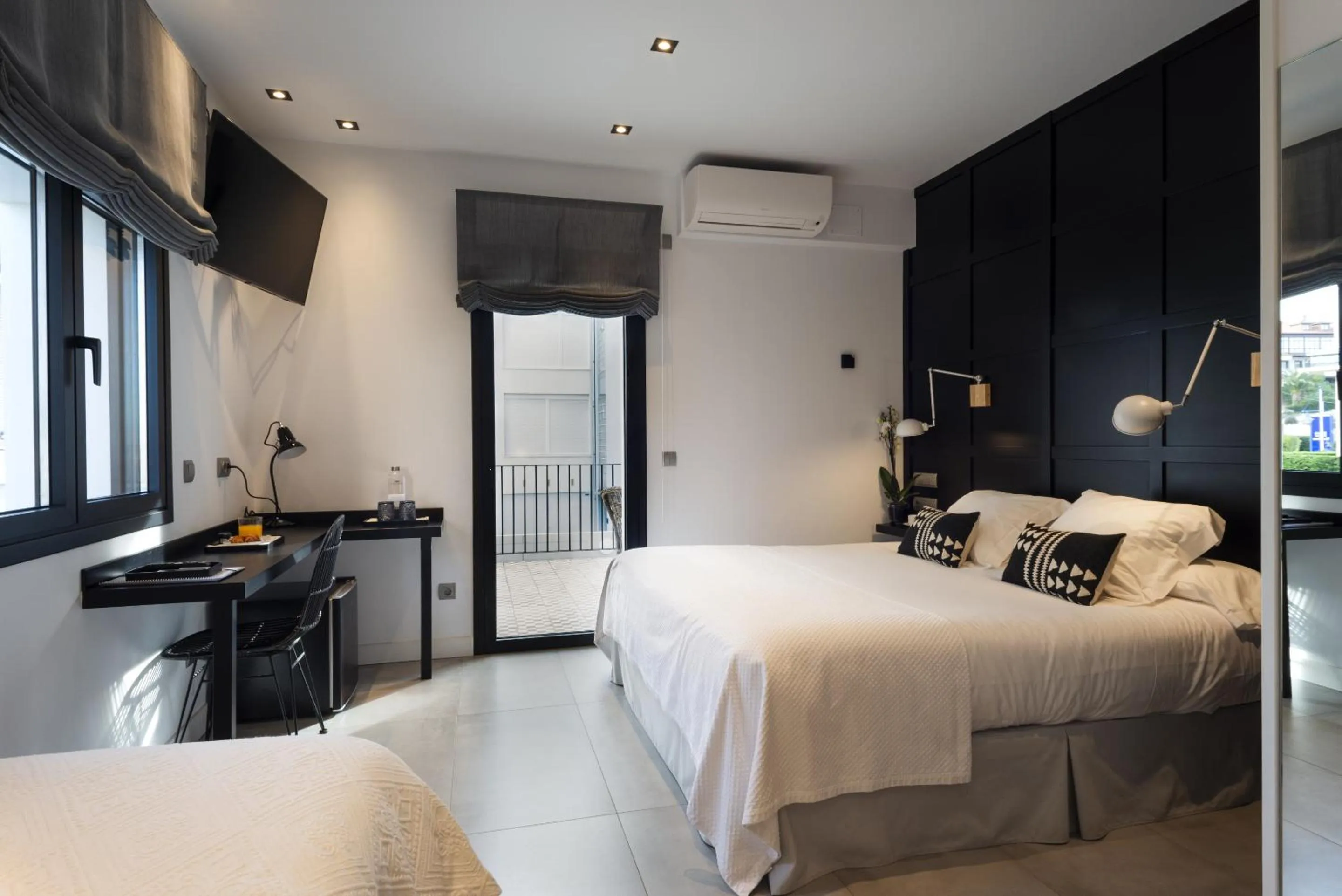 Bedroom, Bed in La Playa Suites Suances