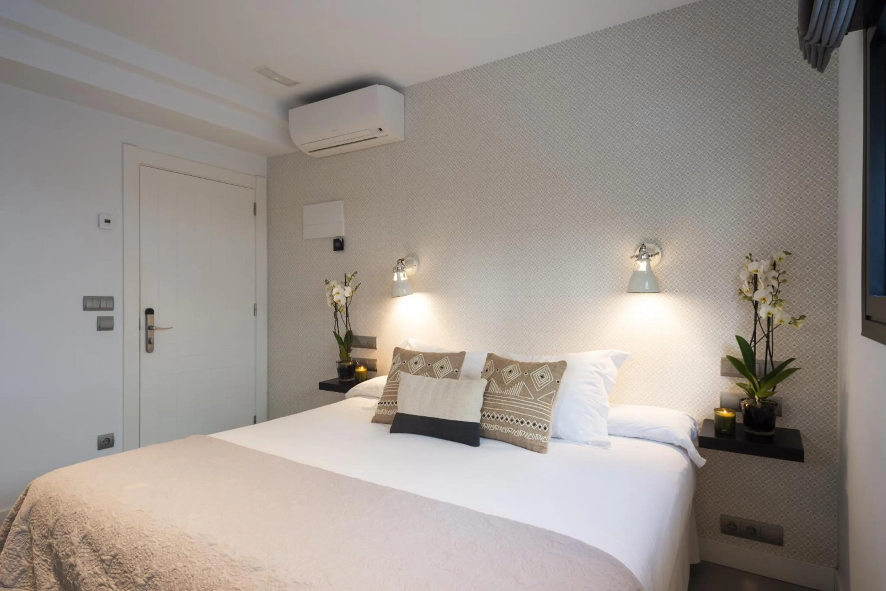 Bedroom, Bed in La Playa Suites Suances