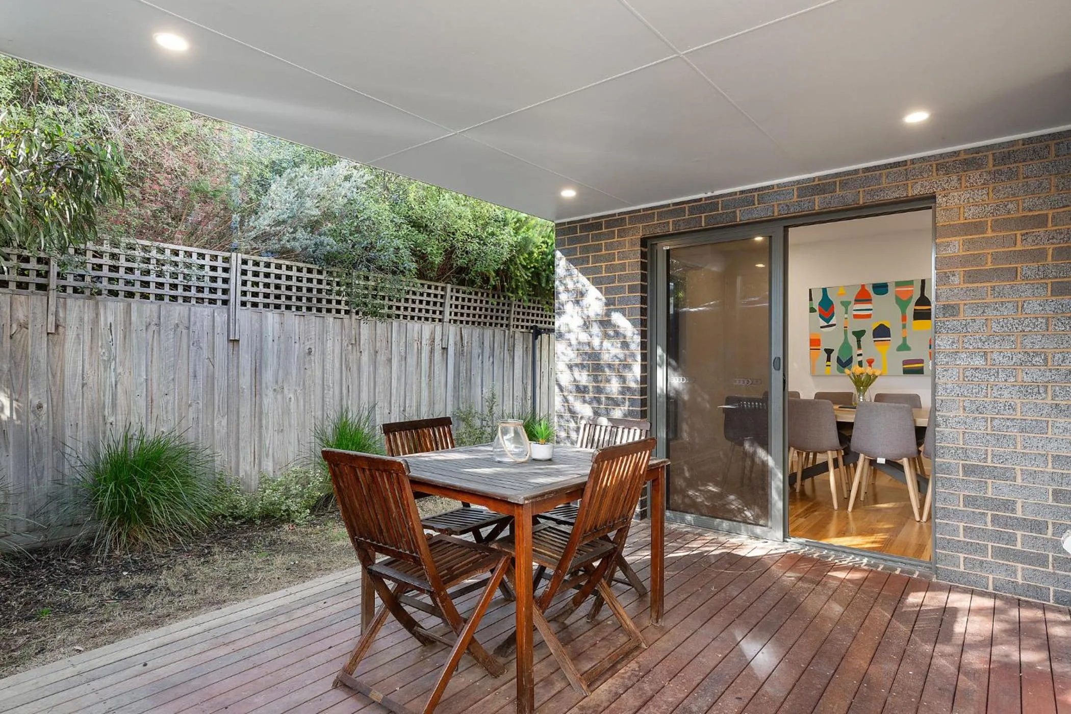 Dining area in TORQUAY Relax and Unwind Beach 300m Table Tennis