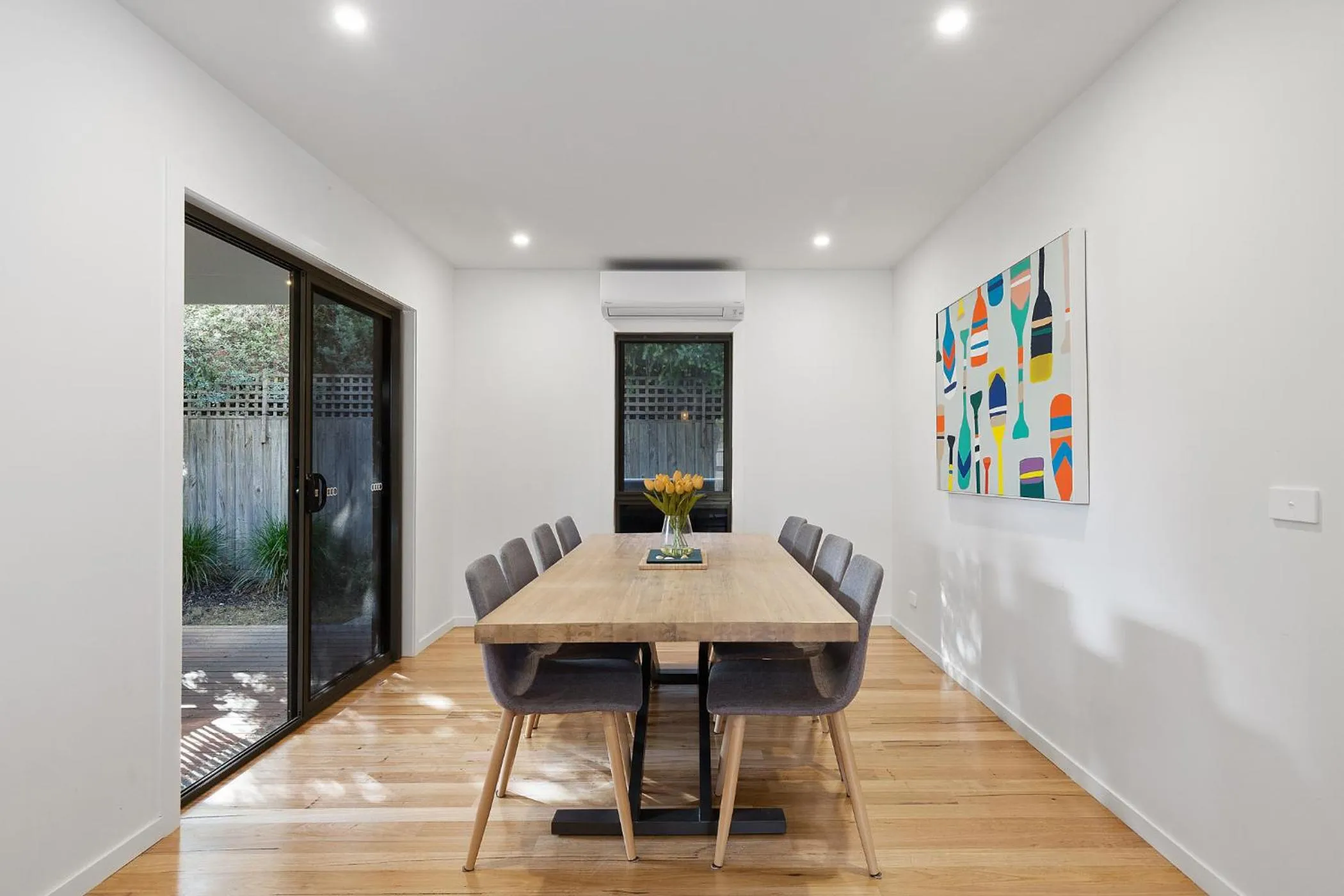 Dining area in TORQUAY Relax and Unwind Beach 300m Table Tennis