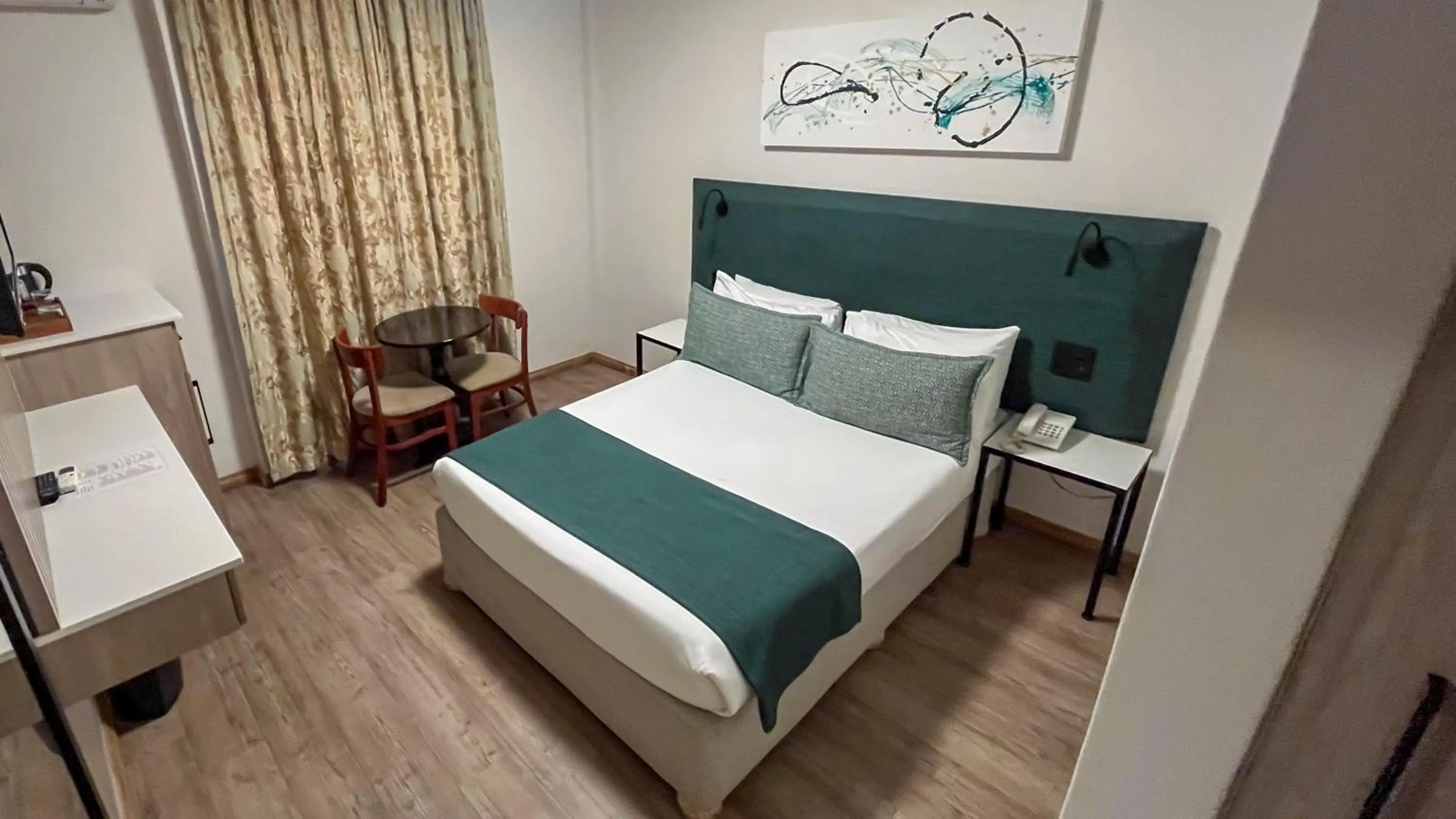 Bedroom, Bed in Regal Inn PMBurg