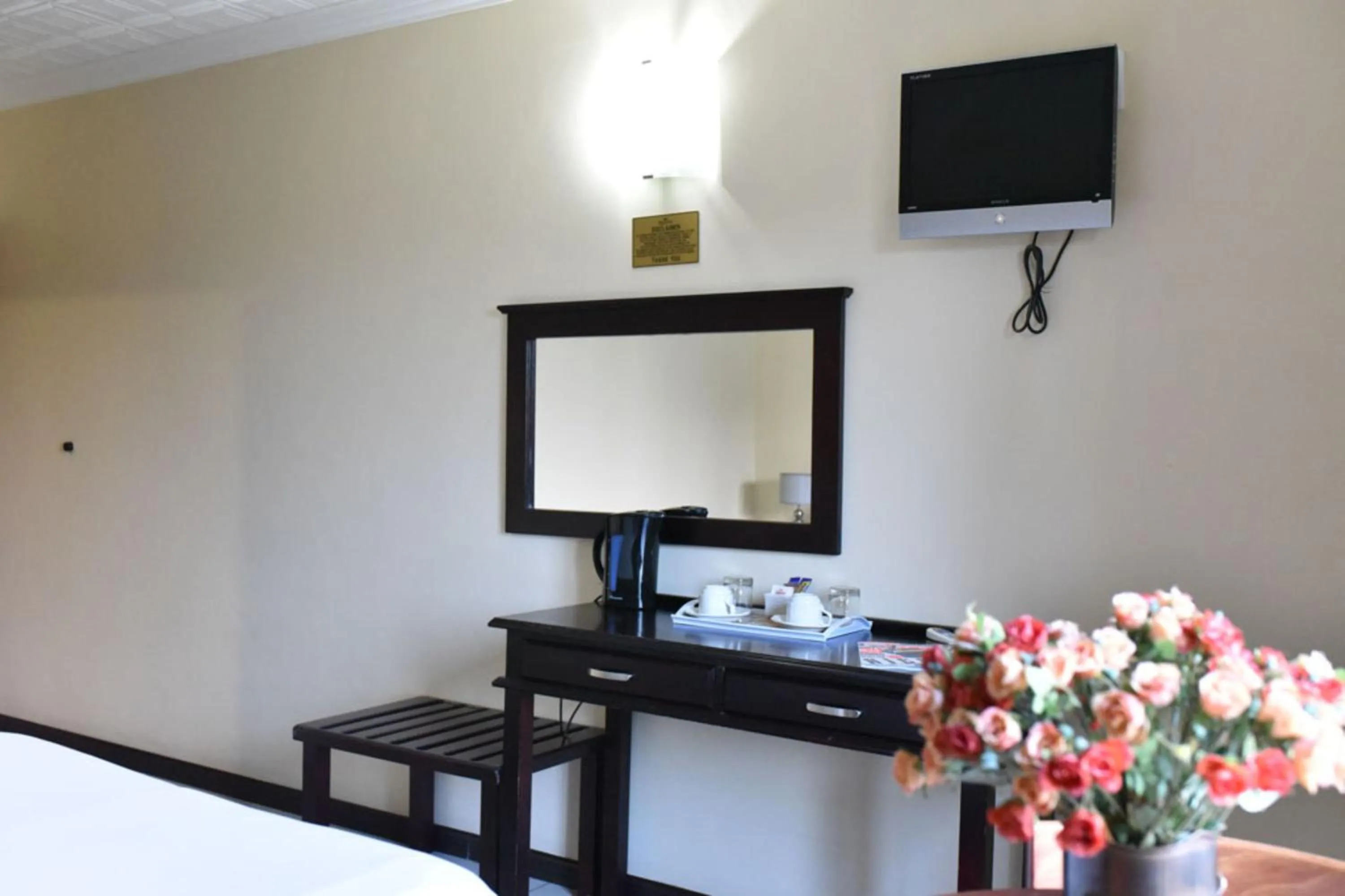 Coffee/tea facilities, Bed in Regal Inn PMBurg