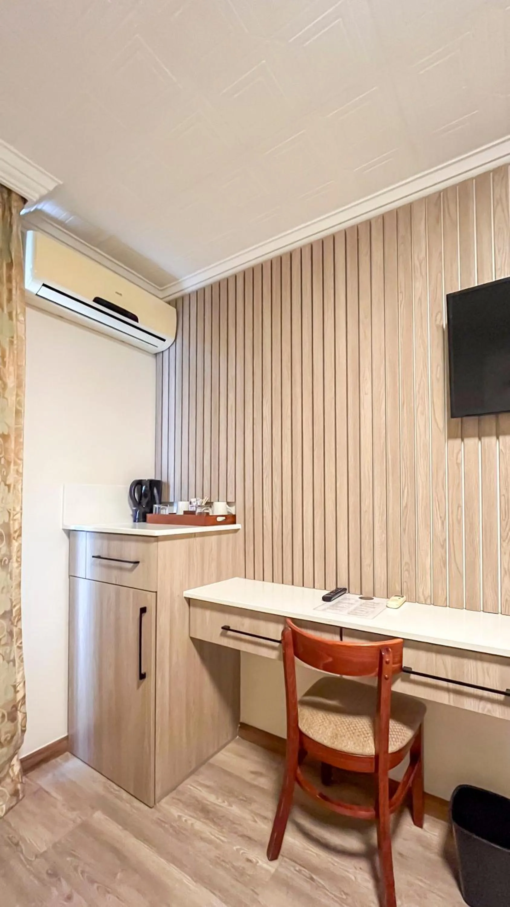 minibar in Regal Inn PMBurg