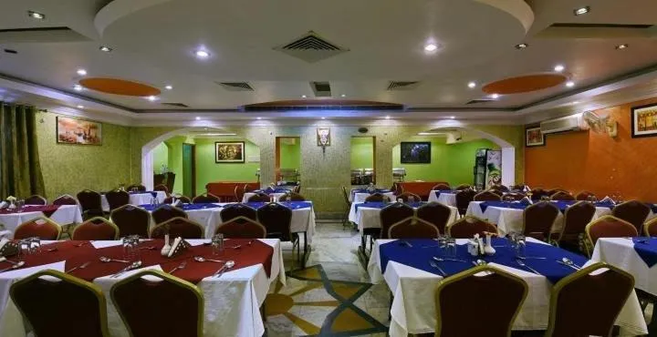 Restaurant/places to eat in Hotel Taj Darbar