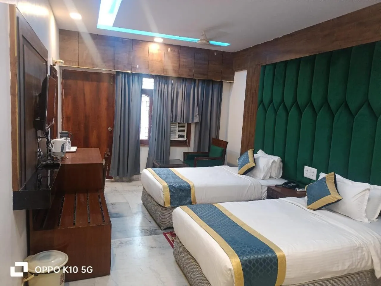 Photo of the whole room, Bed in Hotel Taj Darbar