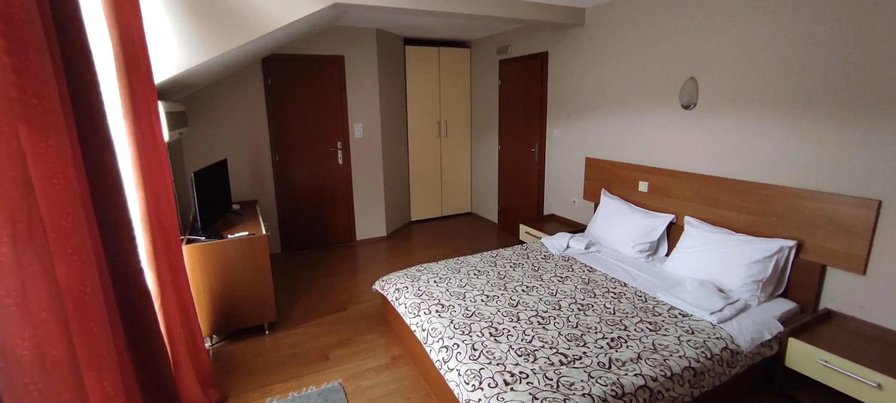 Triple Room with Balcony in Restoran Filipovic Triple Room with Balcony in Restoran Filipovic