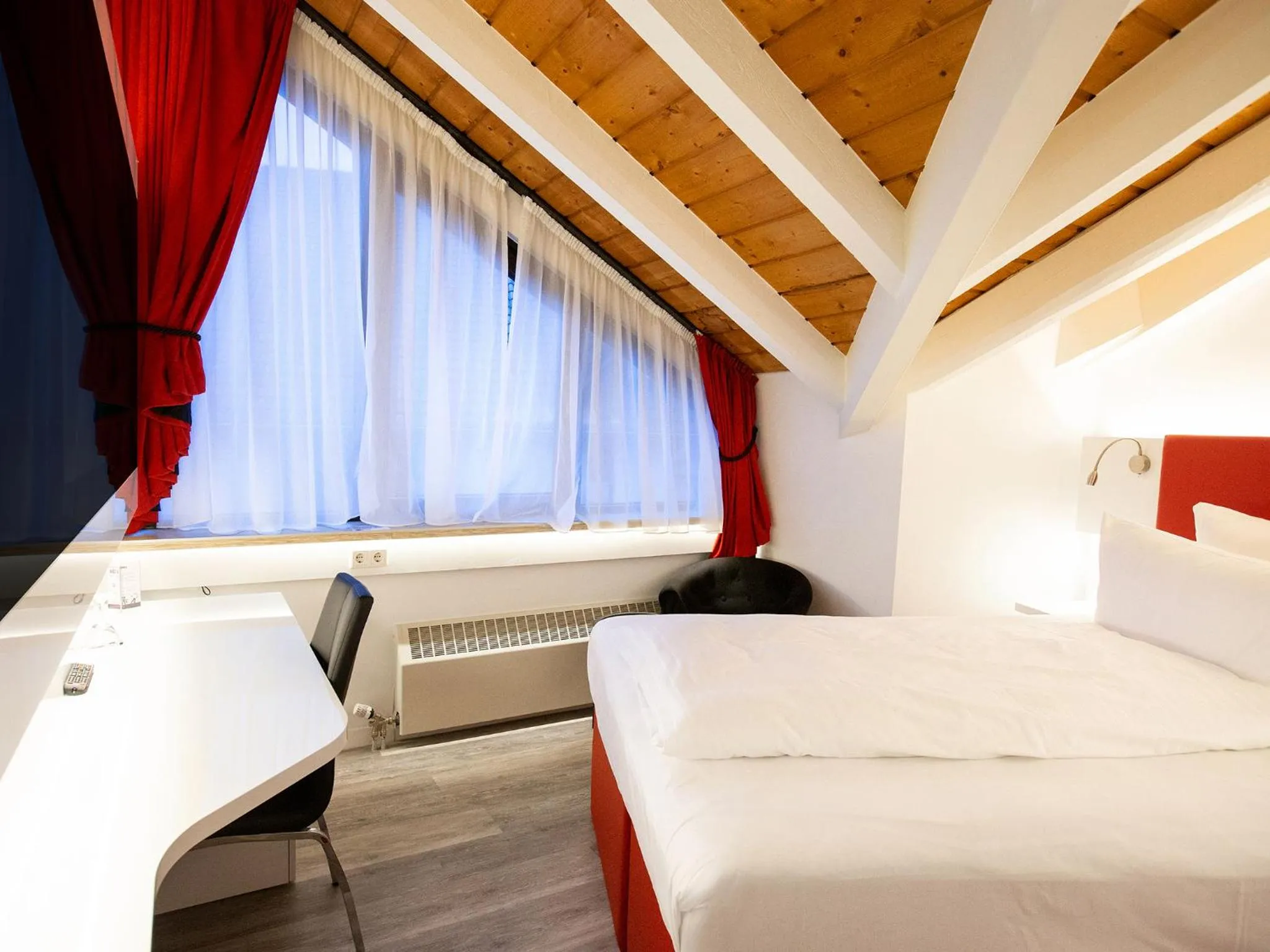 Photo of the whole room, Bed in DORMERO Hotel Düsseldorf