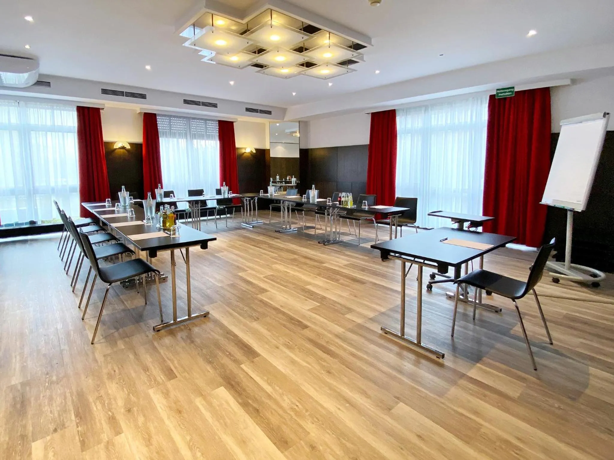 Meeting/conference room in DORMERO Hotel Düsseldorf