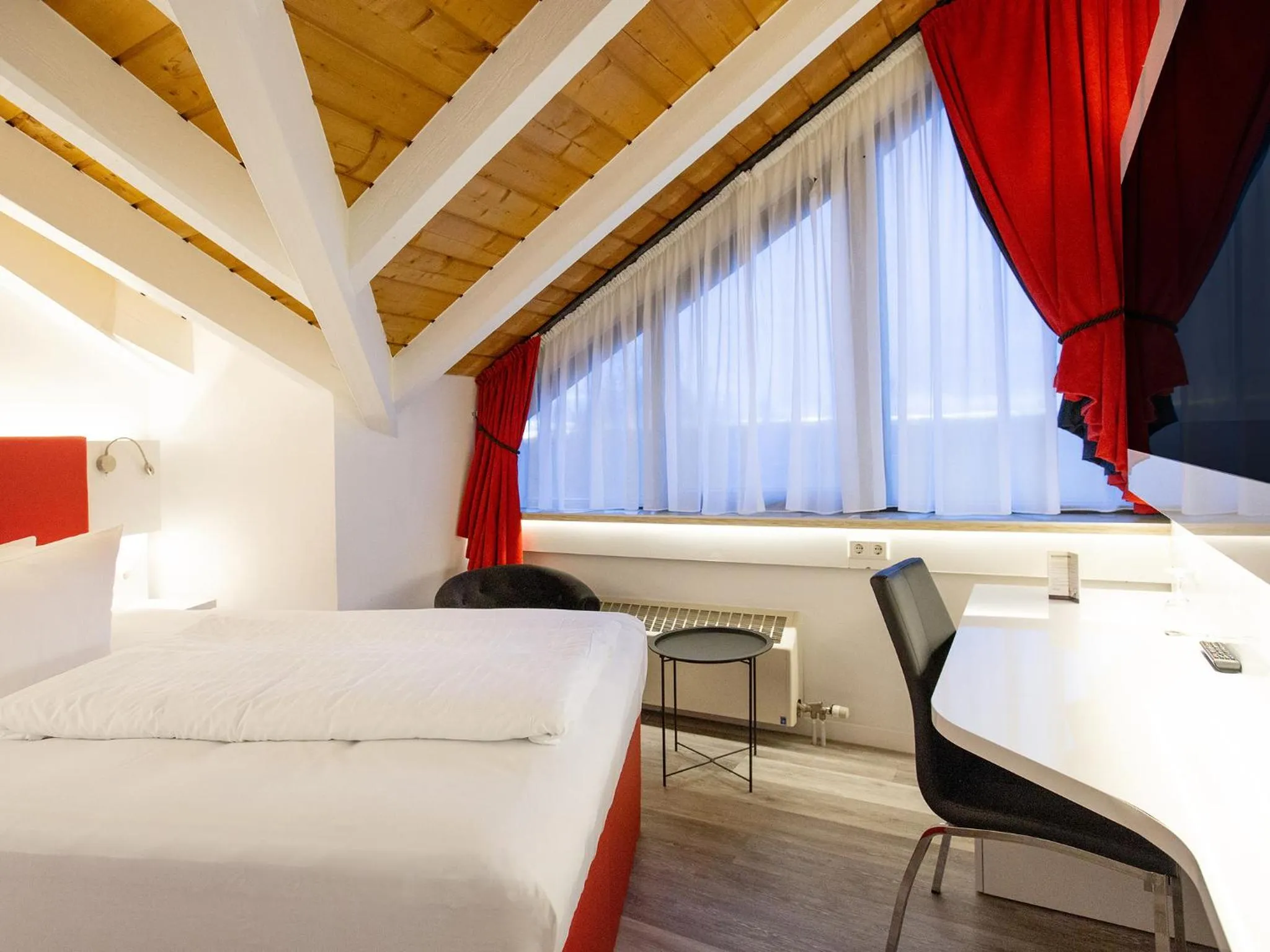 Photo of the whole room, Bed in DORMERO Hotel Düsseldorf