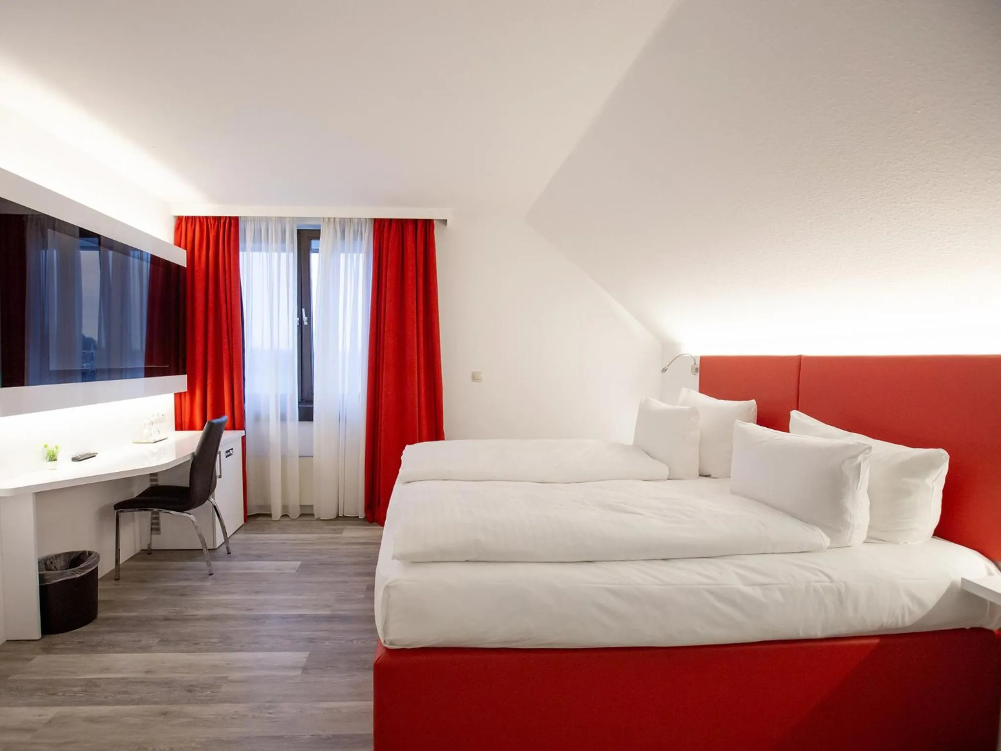 Photo of the whole room, Bed in DORMERO Hotel Düsseldorf