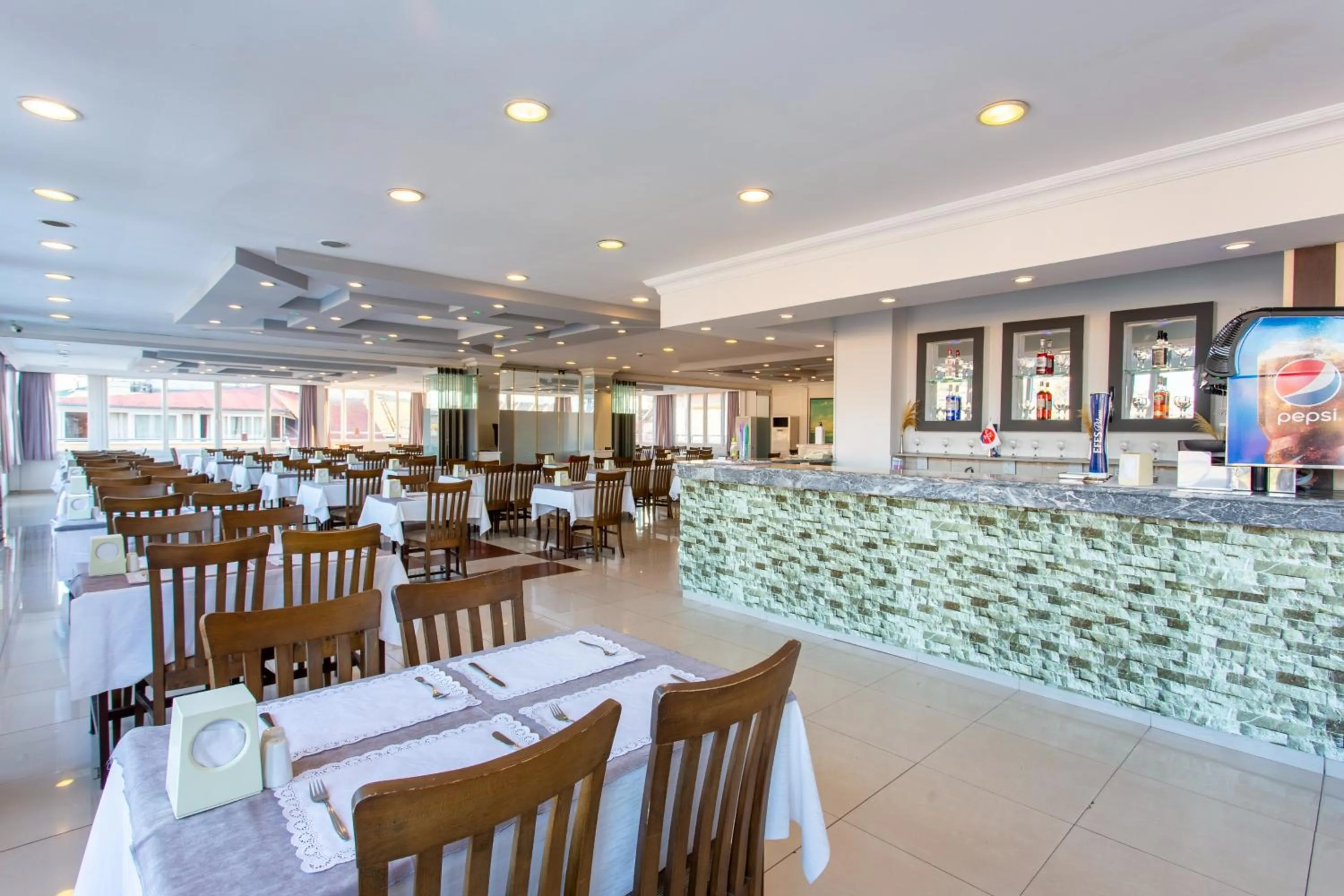 Restaurant/places to eat in Aslan Sand & City Hotel