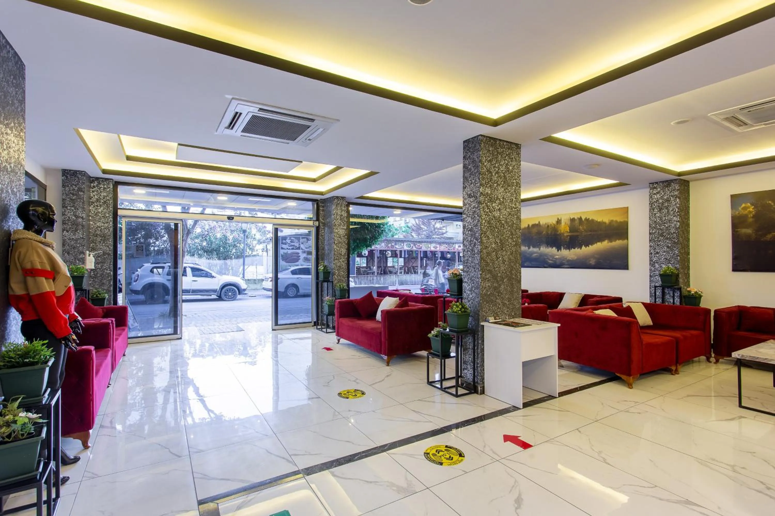 Lobby or reception in Aslan Sand & City Hotel