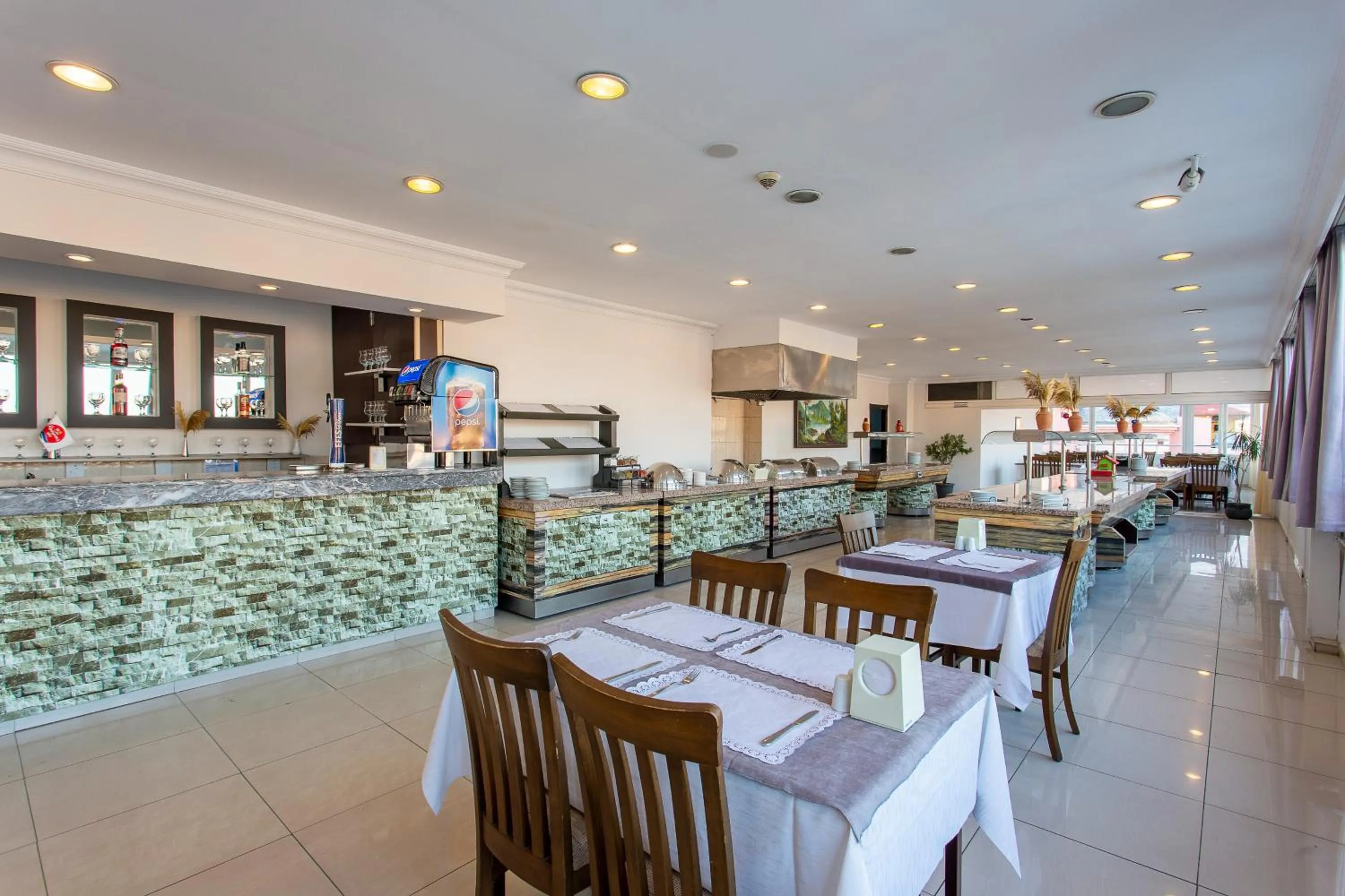 Restaurant/places to eat in Aslan Sand & City Hotel